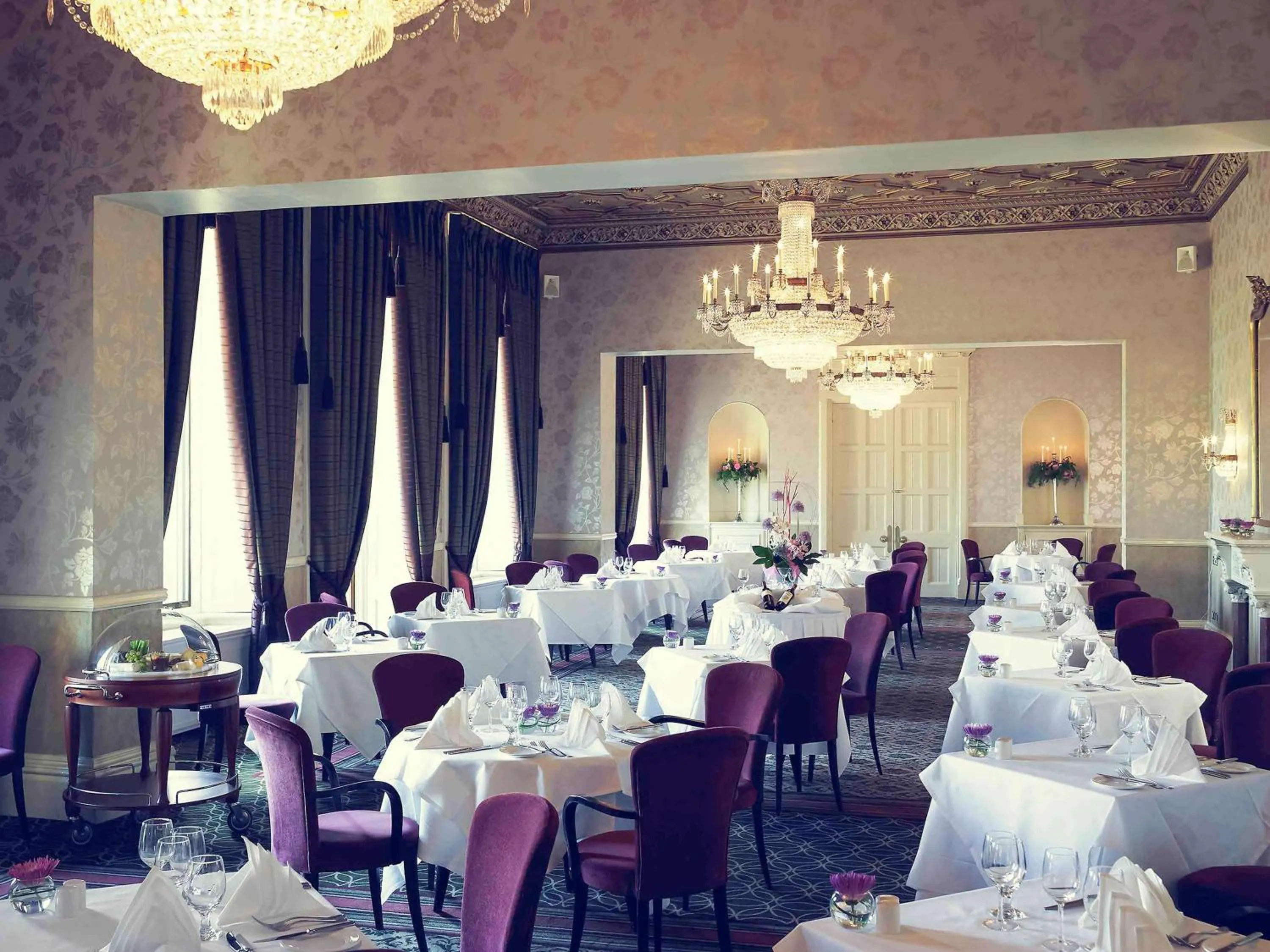 Restaurant/places to eat in Walton Hall Hotel & Spa by Sunday