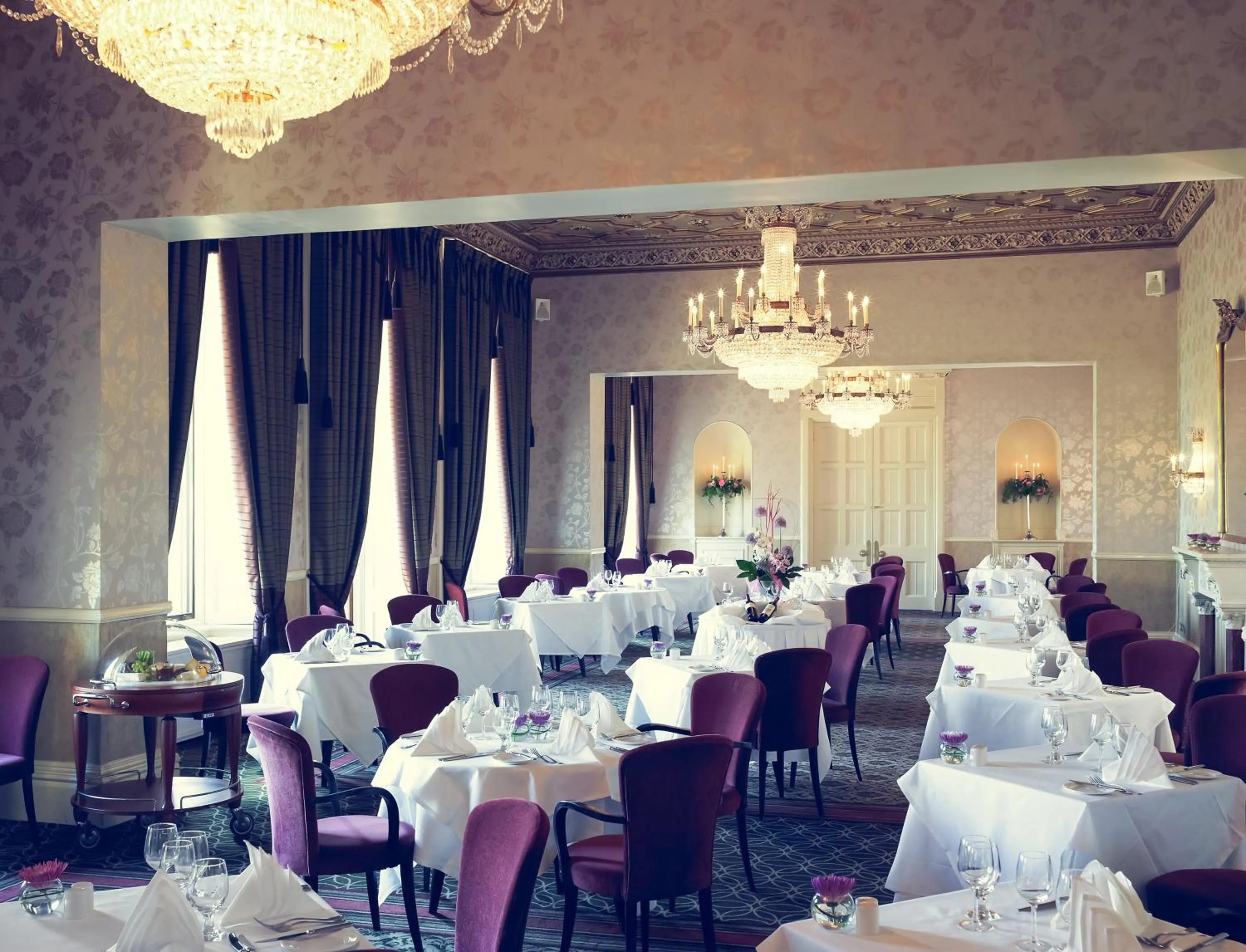Restaurant/places to eat in Walton Hall Hotel & Spa by Sunday
