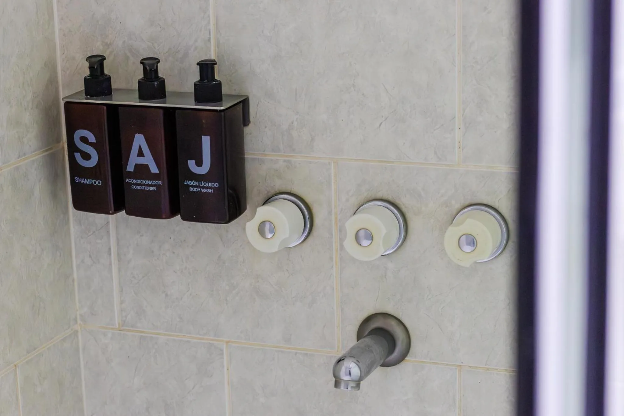 Bathroom in PORTAL ANTARTlCO