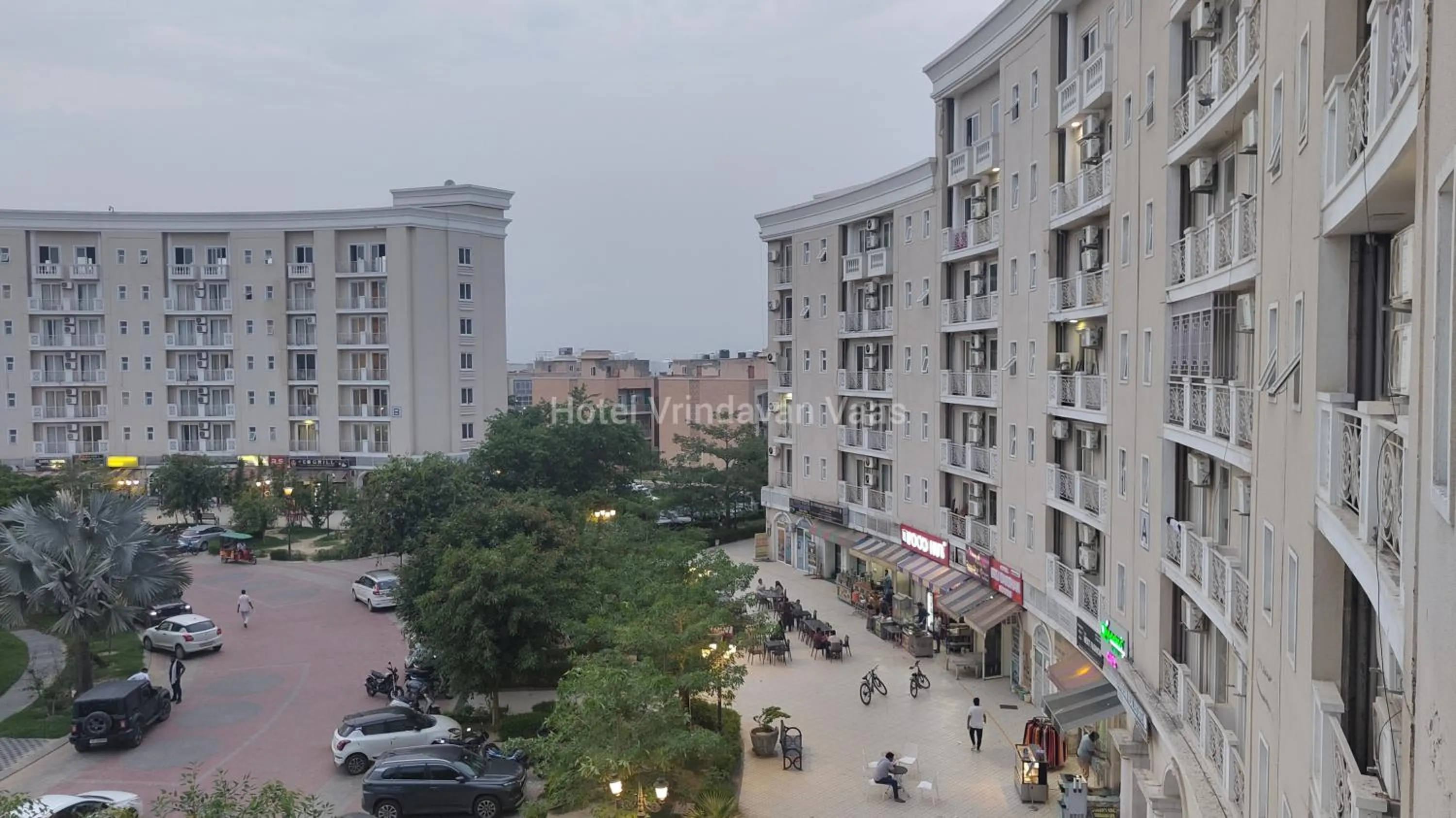 Restaurant/places to eat in Hotel Vrindavan Vaas