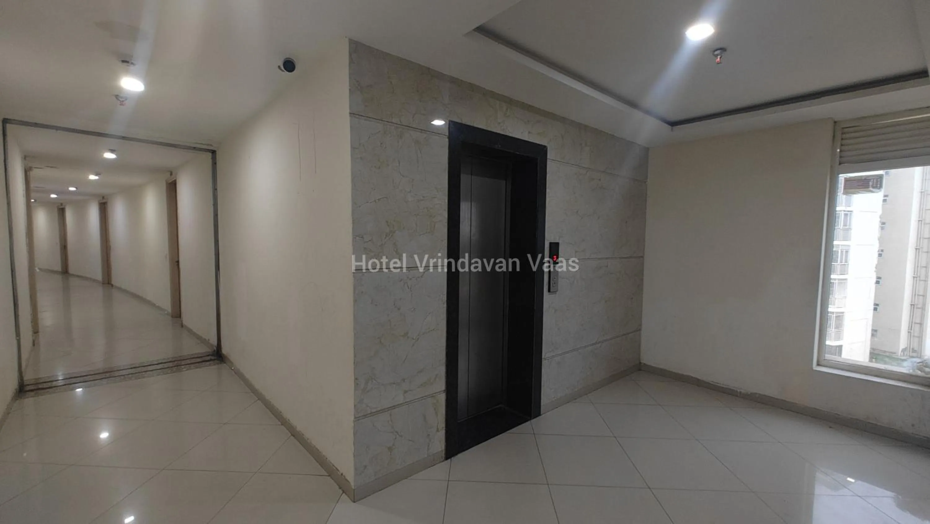 elevator in Hotel Vrindavan Vaas