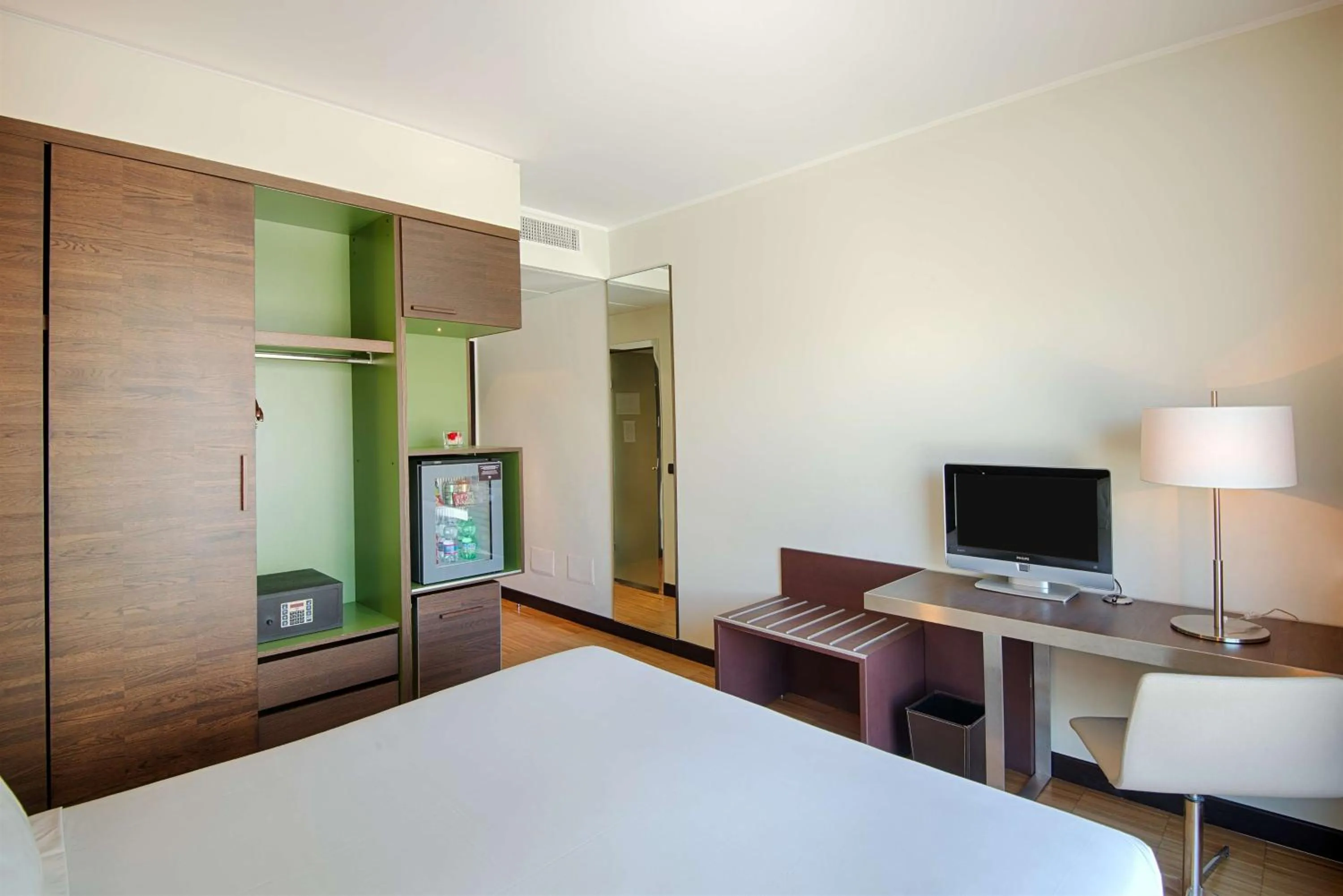 Photo of the whole room, Bed in NH Savona Darsena