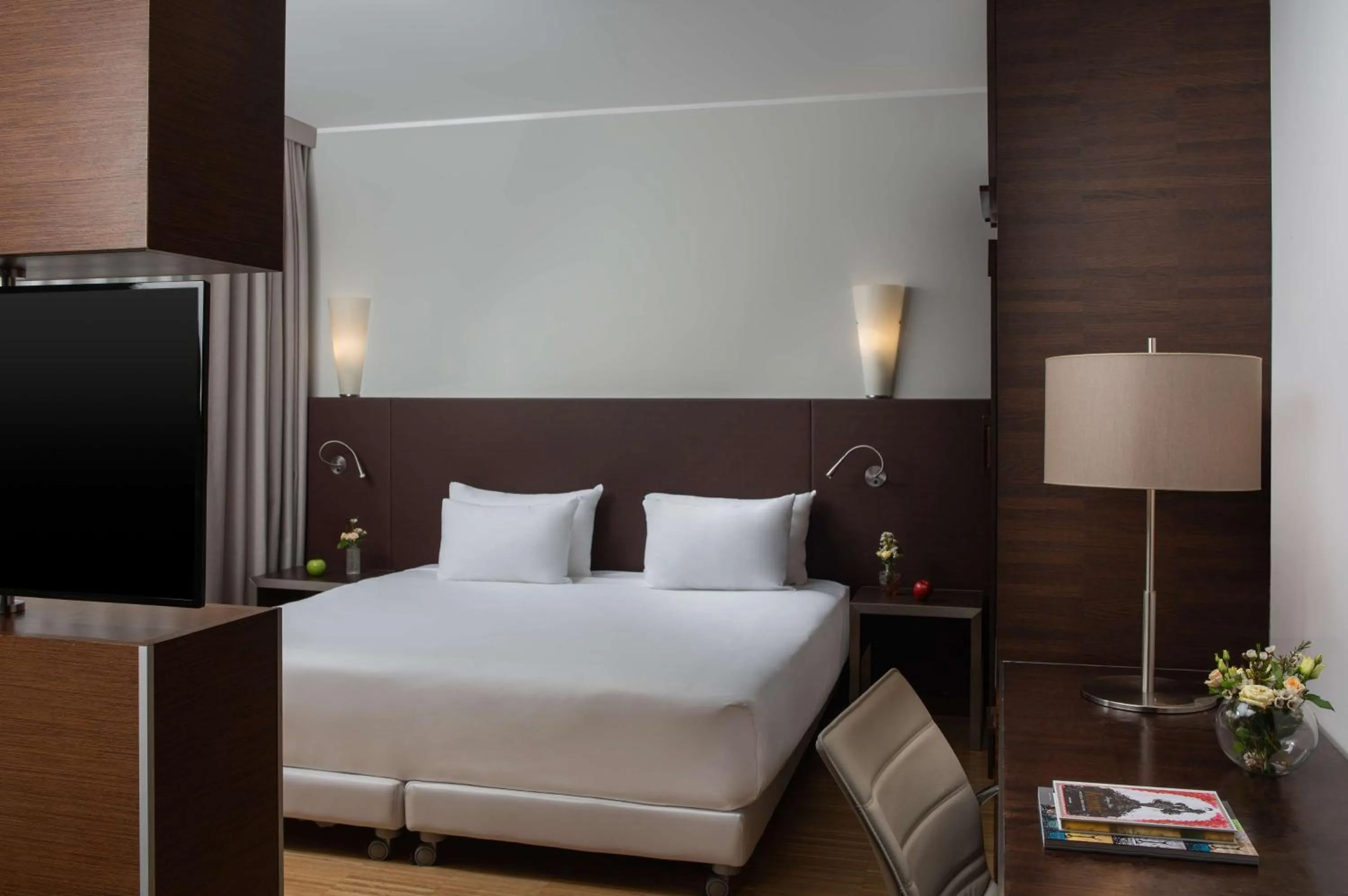 Photo of the whole room, Bed in NH Savona Darsena