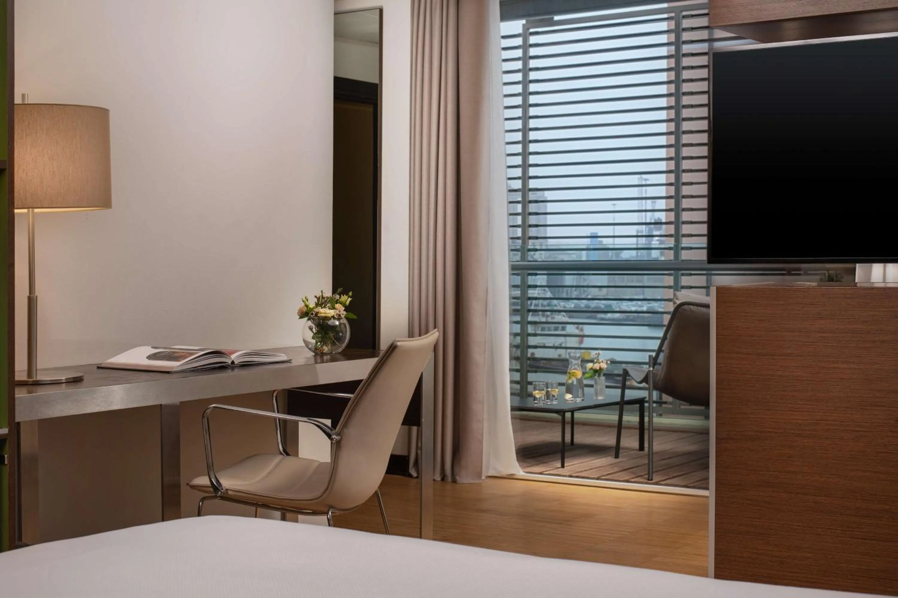 Photo of the whole room, Bed in NH Savona Darsena