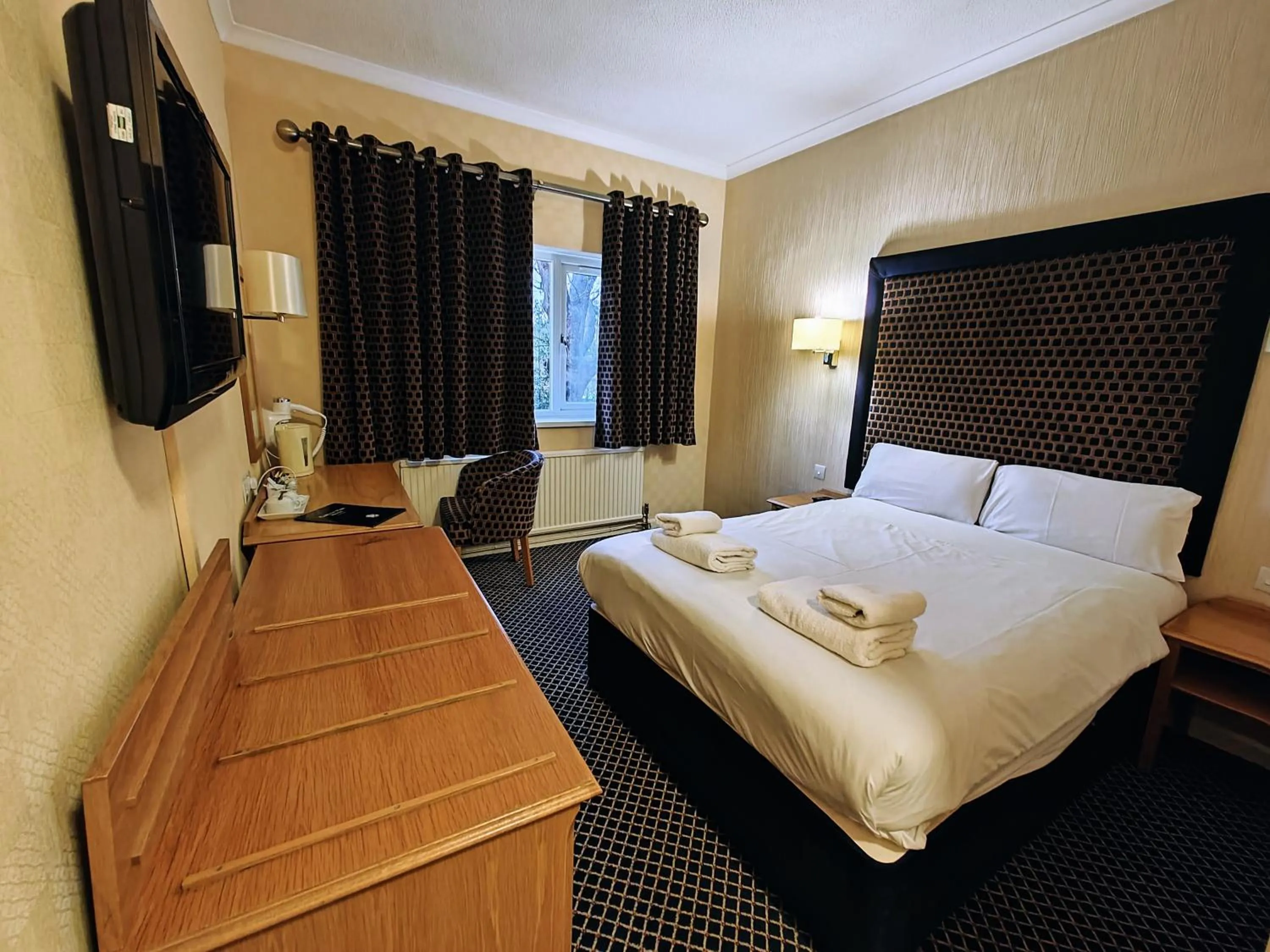 Bedroom, Bed in Carlton Park Hotel Rotherham