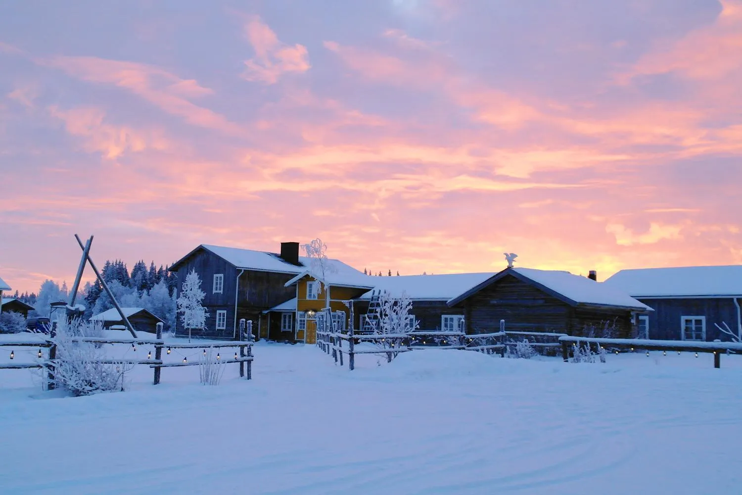 Facade/entrance in Elves Village Hotel