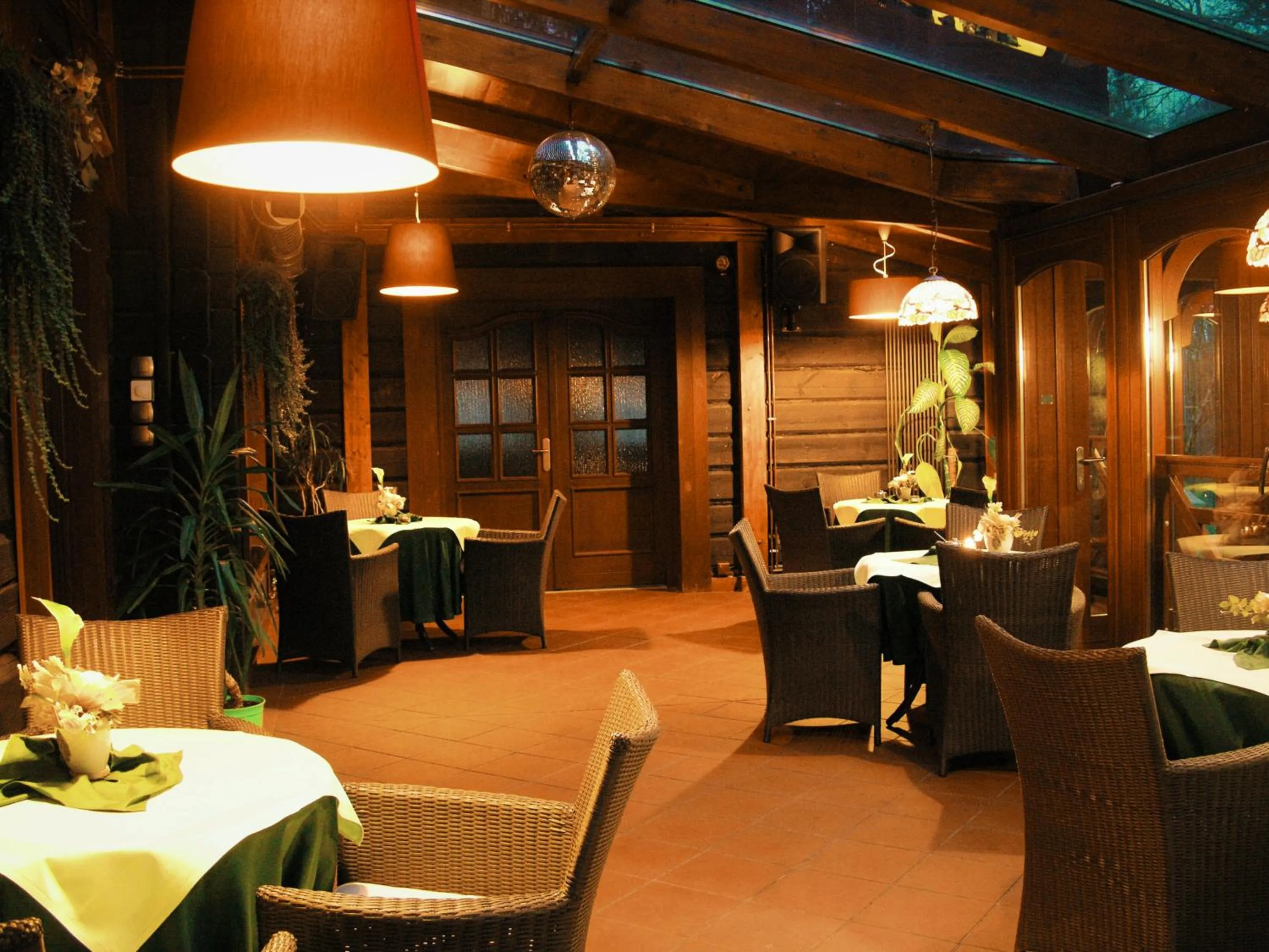 Restaurant/places to eat in Willa Silesia