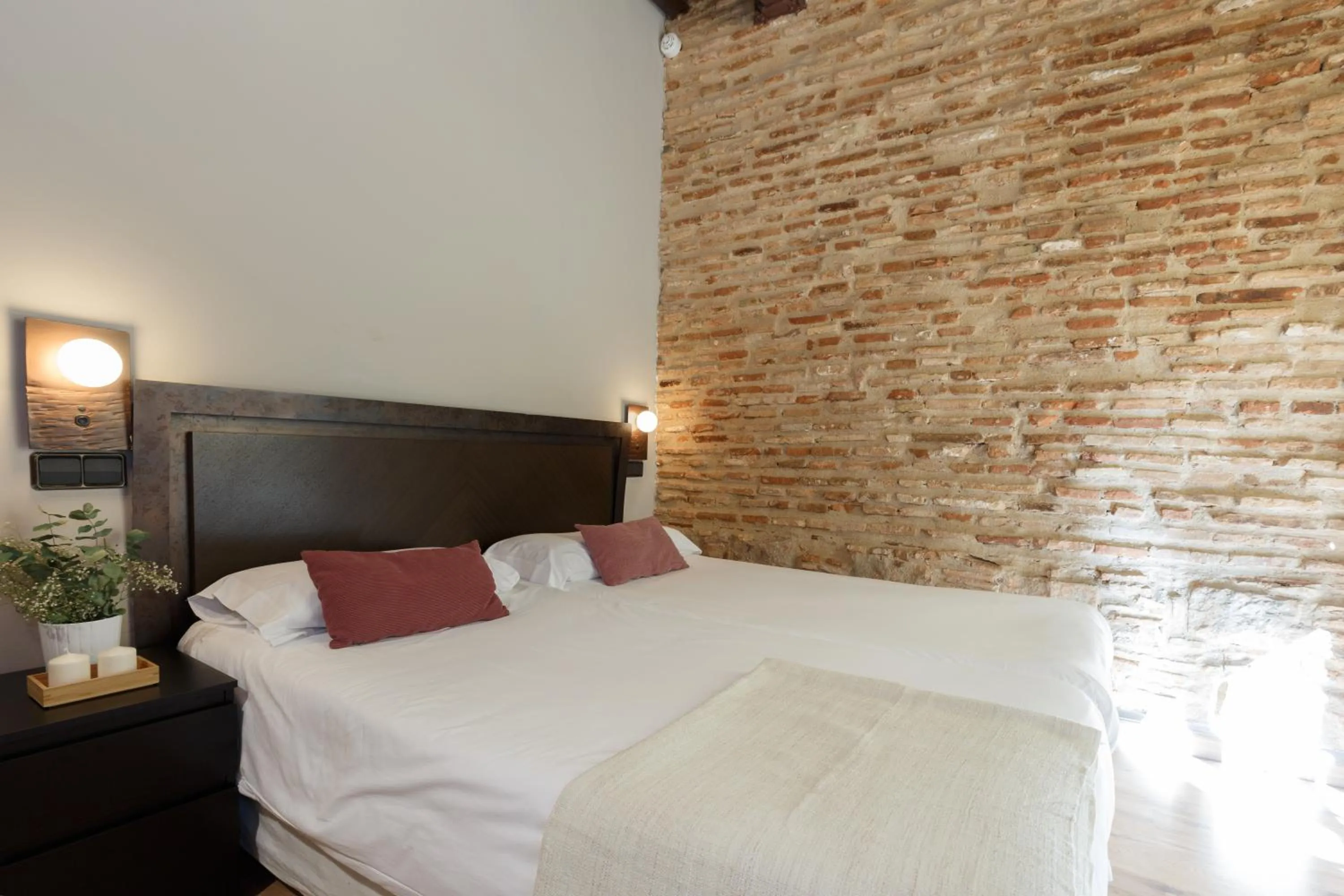 Photo of the whole room, Bed in AinB Picasso-Corders Apartments