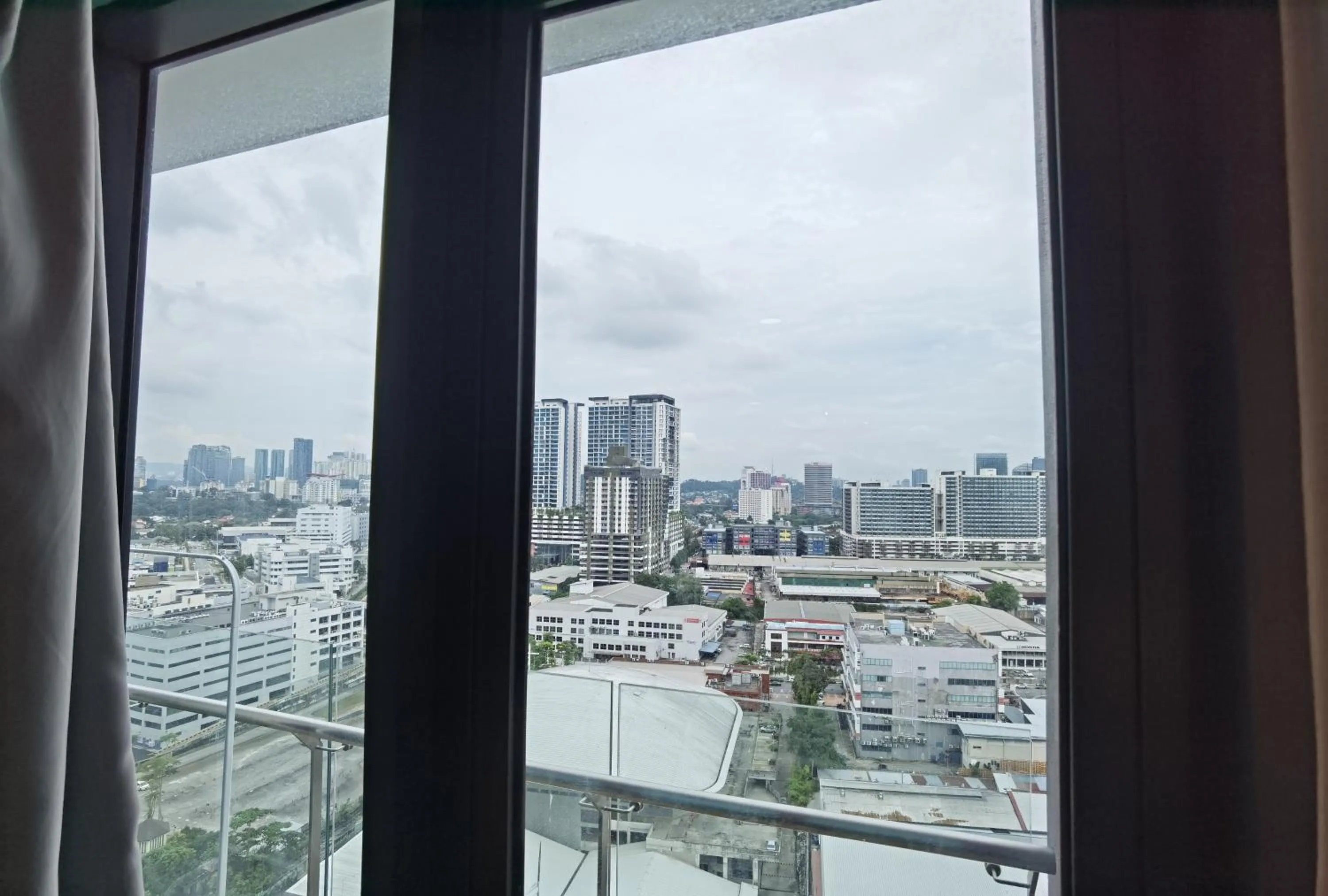 Balcony/Terrace in Comfy Luxury 5 Star bed & sofa 3R2B 2carpark WiFi