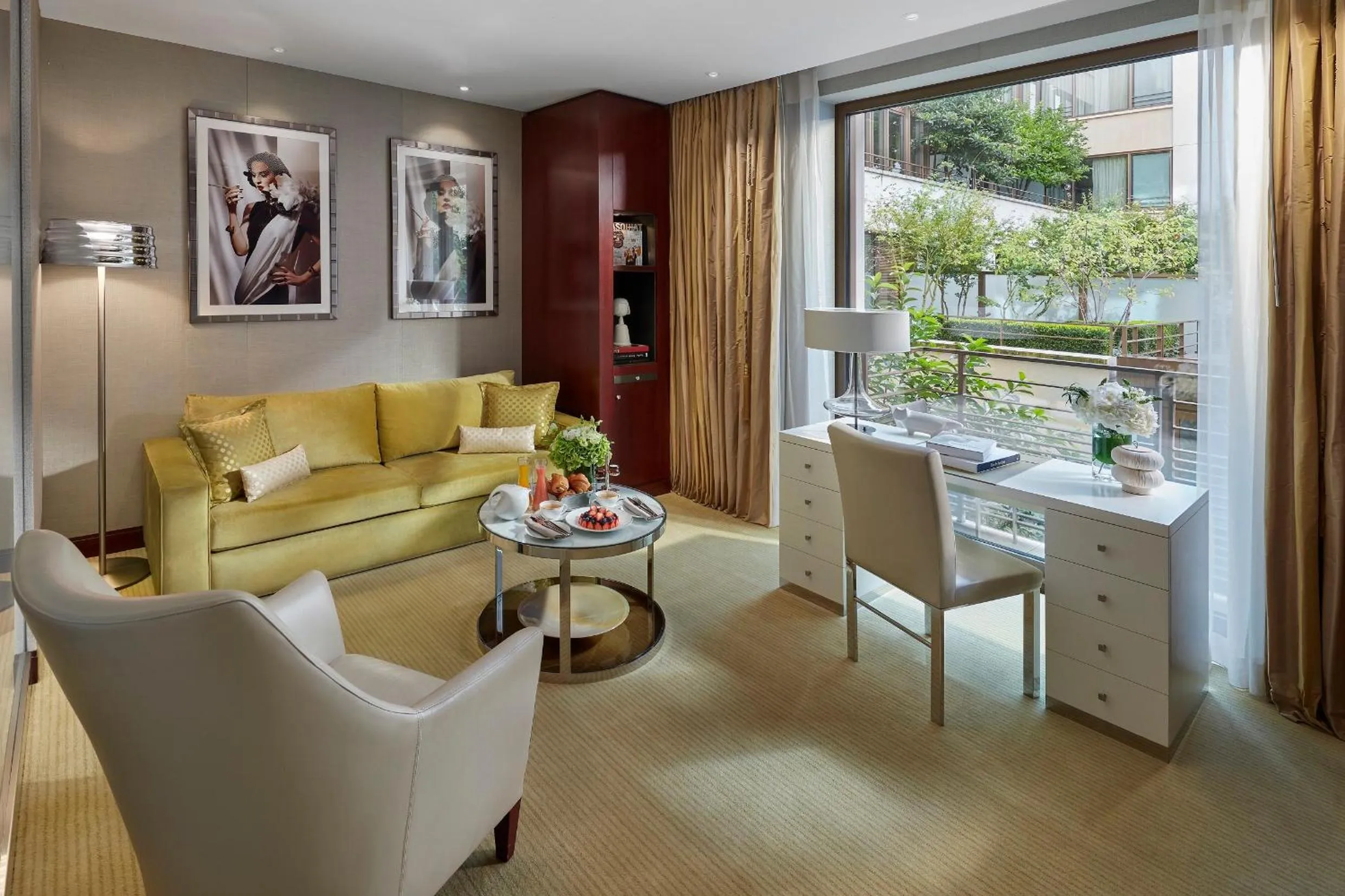 Bedroom in Mandarin Oriental, Paris