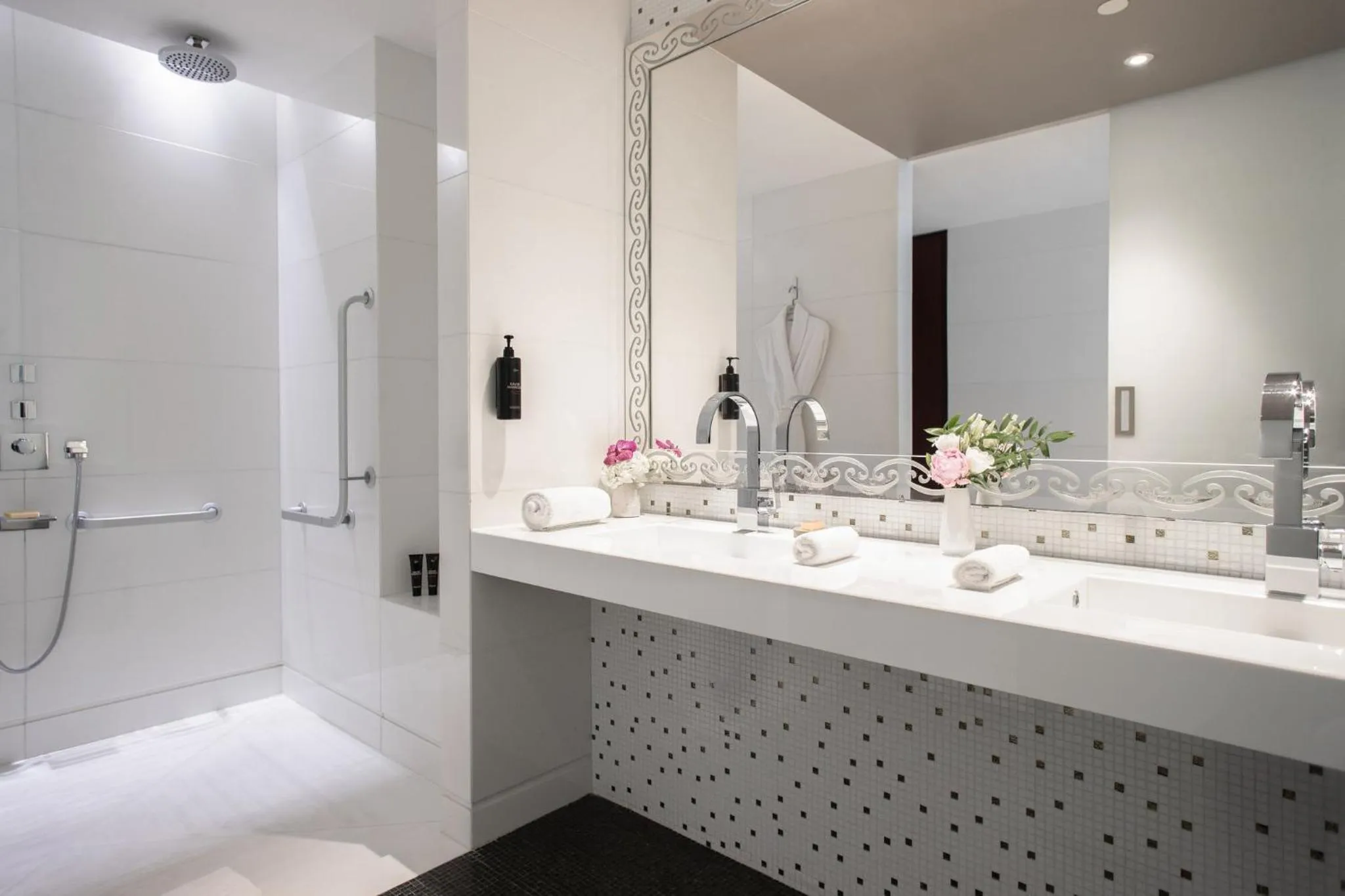 Bathroom in Mandarin Oriental, Paris