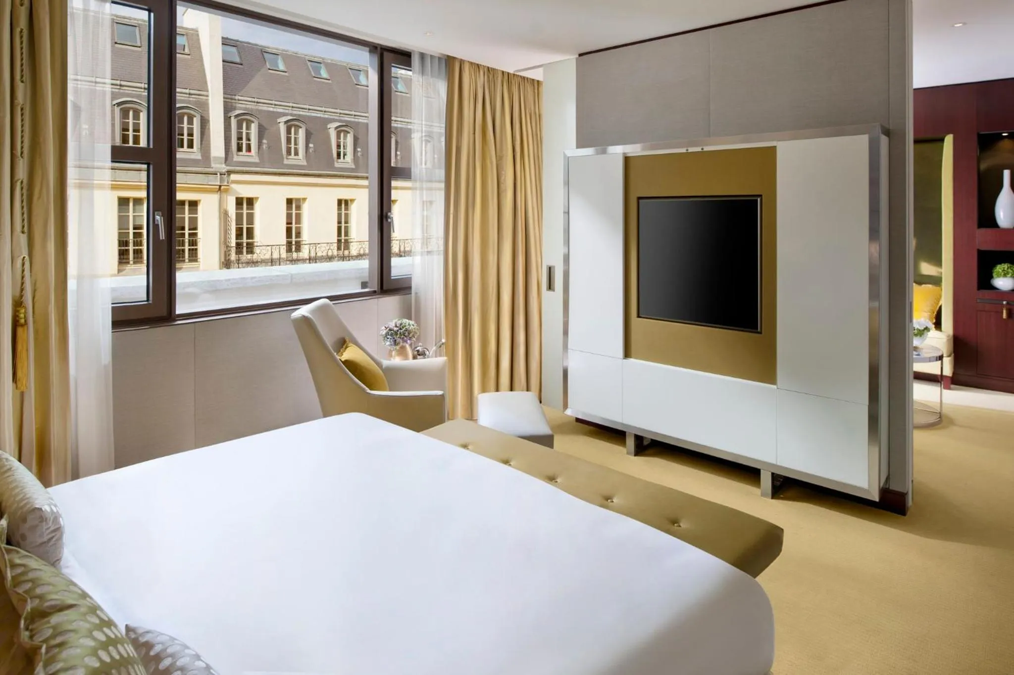 Bedroom, Bed in Mandarin Oriental, Paris