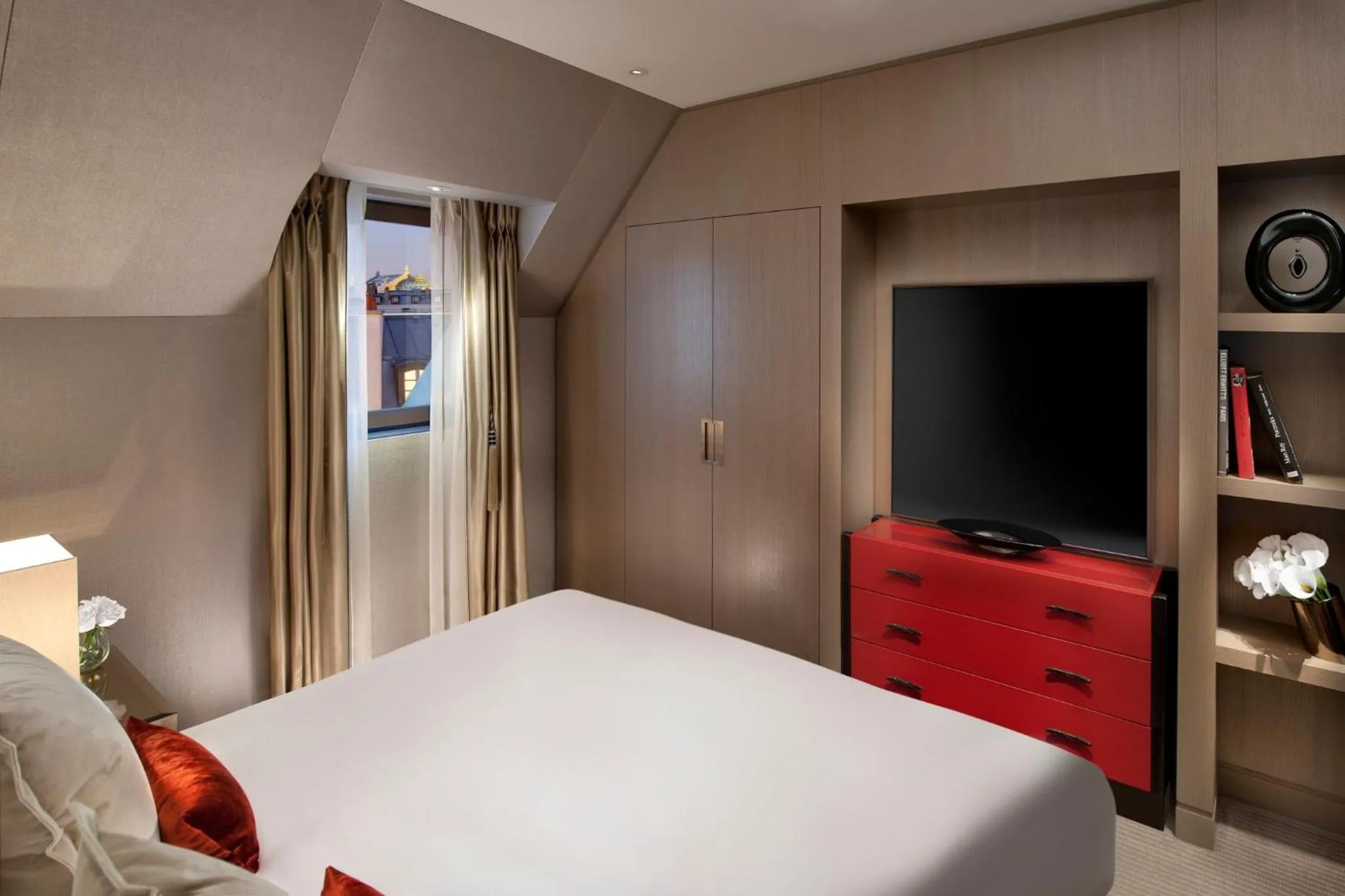 Bedroom, Bed in Mandarin Oriental, Paris