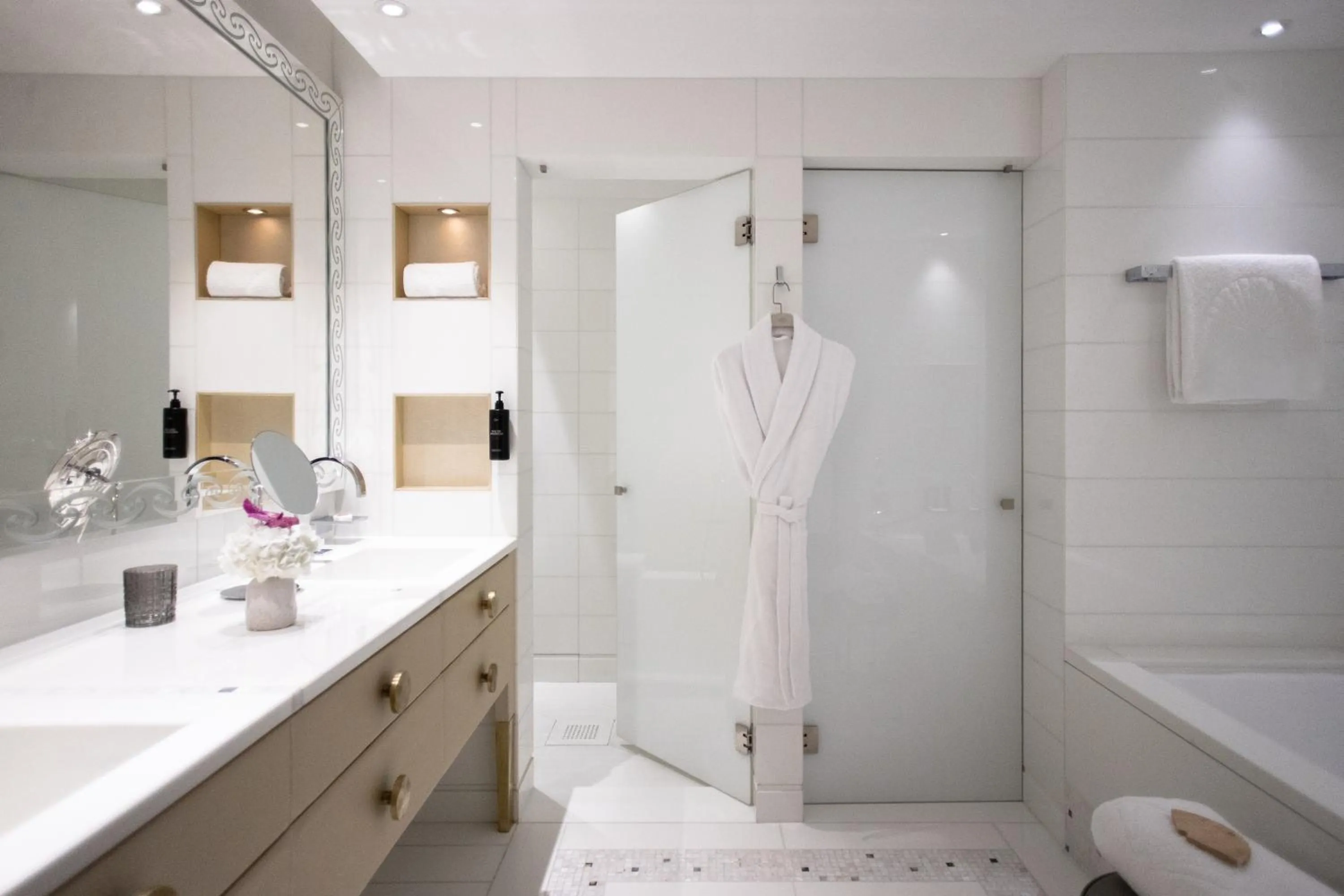 Bathroom in Mandarin Oriental, Paris