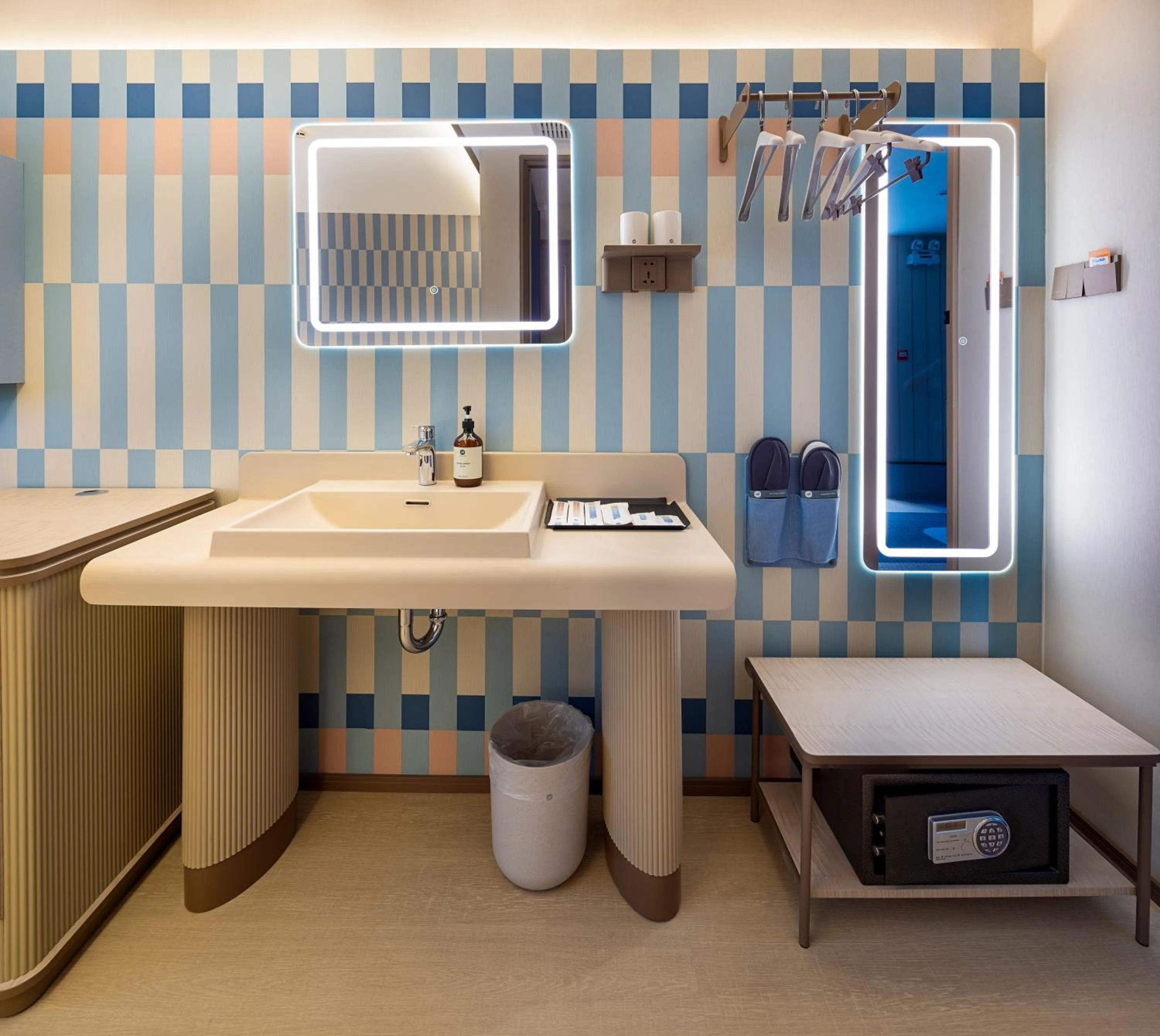 furniture in HANTING HOTEL HO CHI MINH City - 胡志明汉庭国际中心酒店