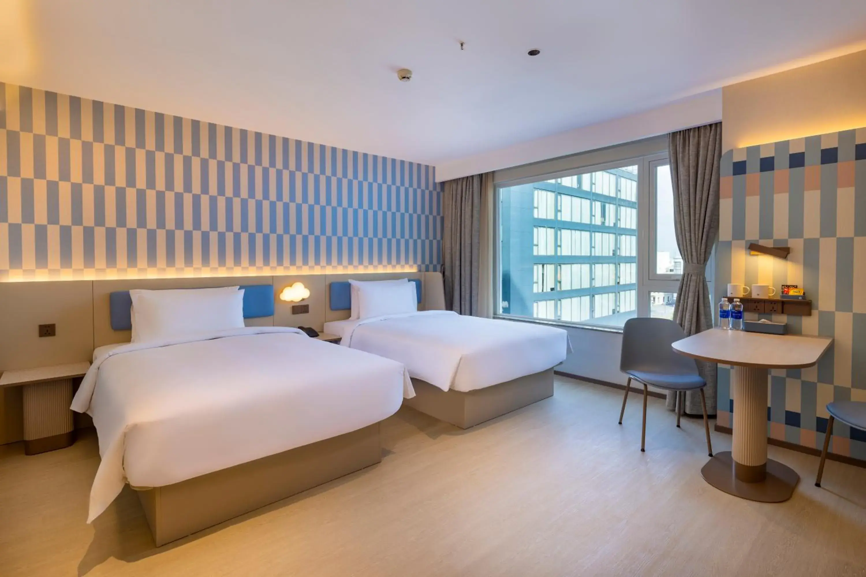 Deluxe Twin Room in Hanting Hotel Ho Chi Minh City Downtown - 汉庭国际胡志明市中心酒店 Deluxe Twin Room in Hanting Hotel Ho Chi Minh City Downtown - 汉庭国际胡志明市中心酒店