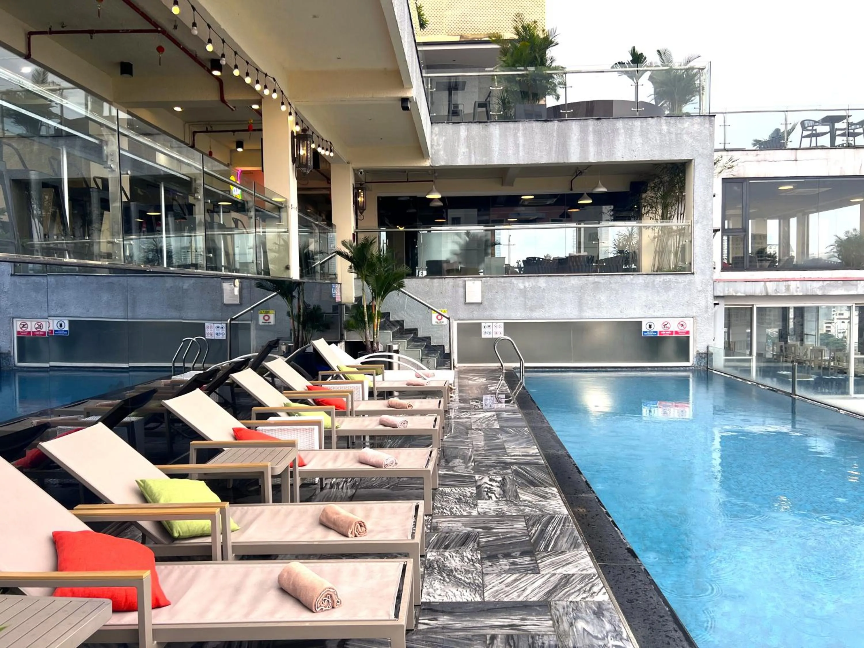 Swimming pool in HANTING HOTEL HO CHI MINH City - 胡志明汉庭国际中心酒店