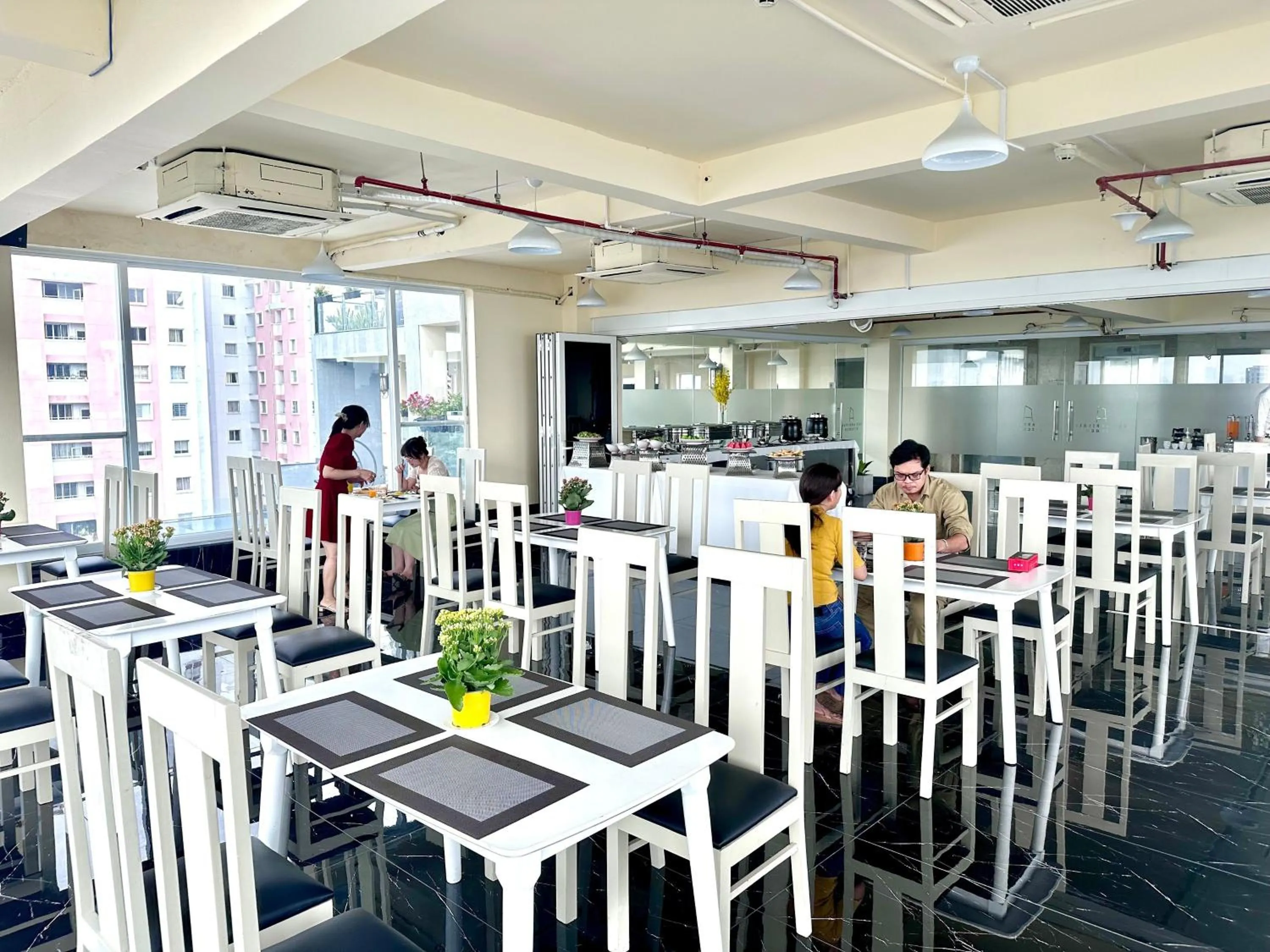 Restaurant/places to eat in Huazhu Hotel - 华住酒店