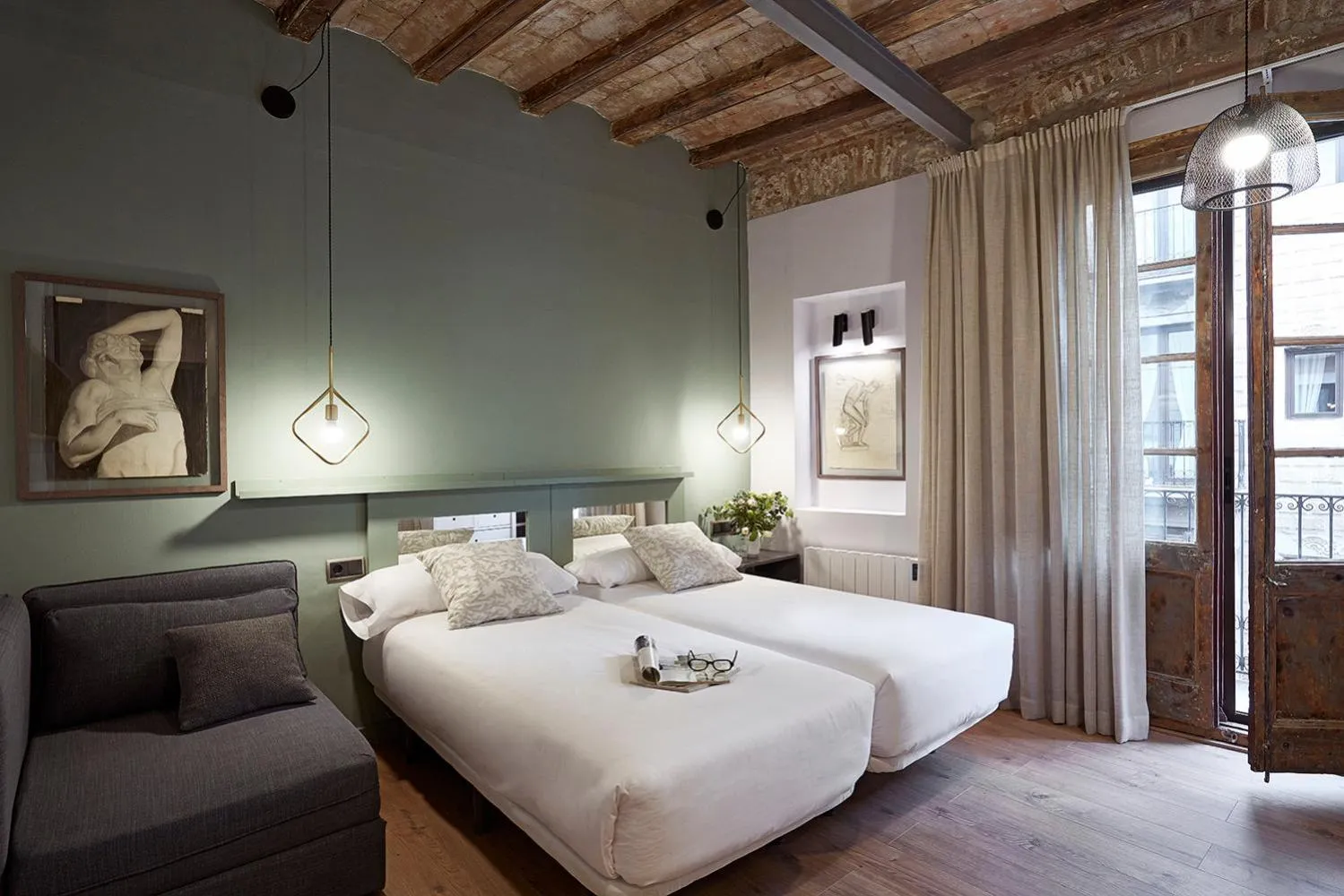 Bed in AinB Gothic-Jaume I Apartments