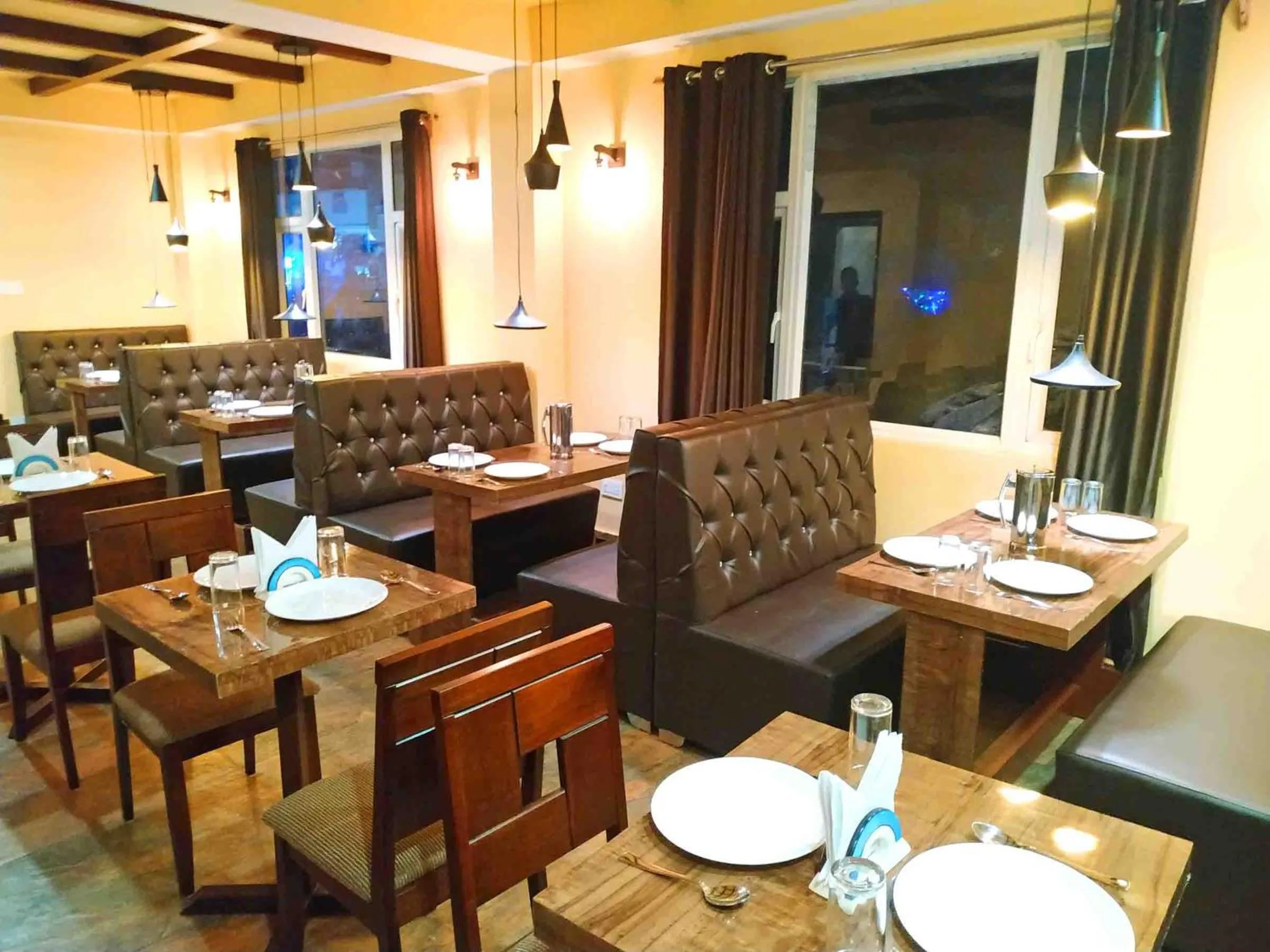 Restaurant/places to eat in Garden Retreat Hotel