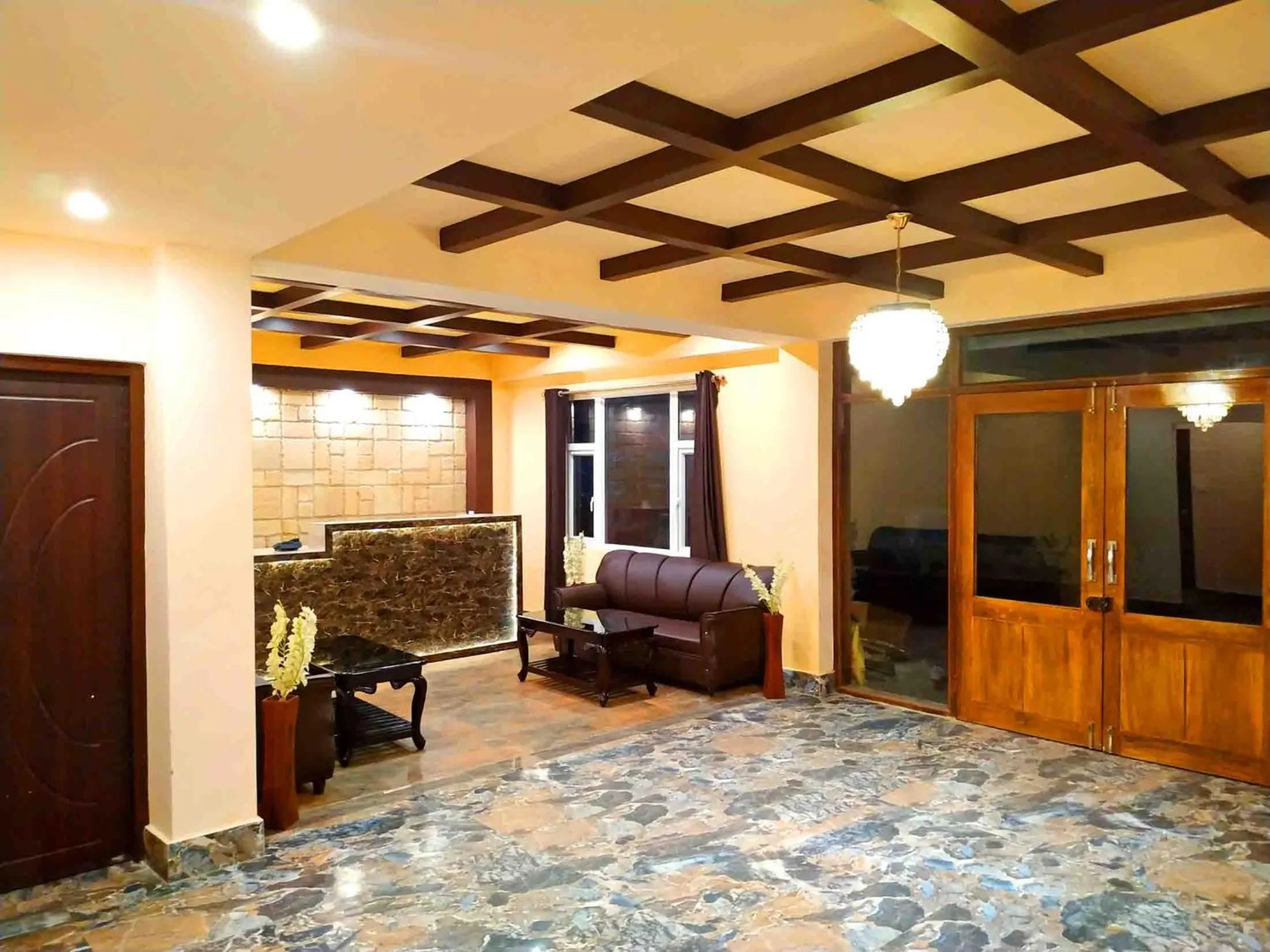 Communal lounge/ TV room in Garden Retreat Hotel