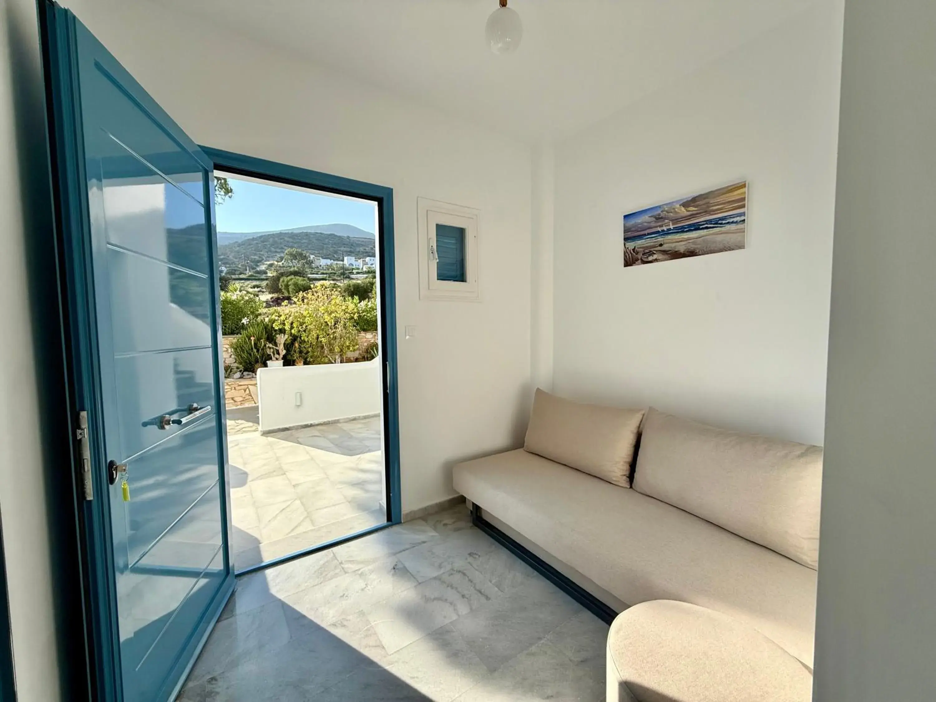 Deluxe Double Room with Sea View in Yaleena Residences Deluxe Double Room with Sea View in Yaleena Residences