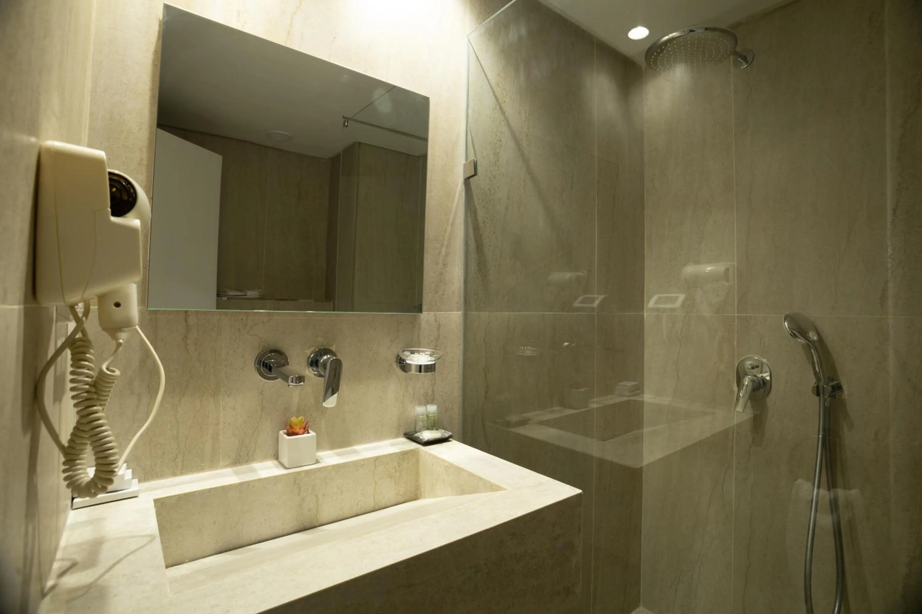 Shower in Hotel Donia Sfax