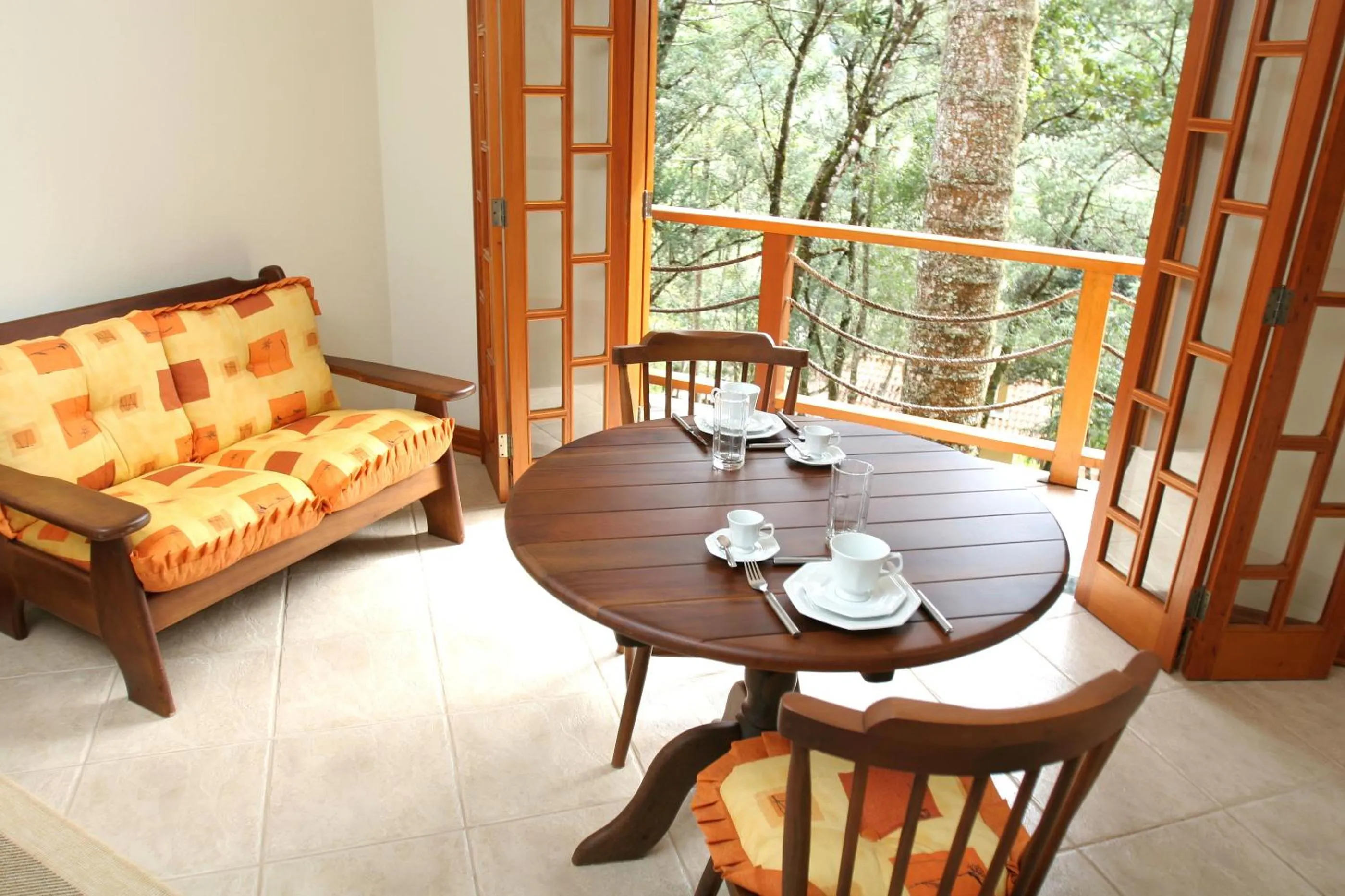Dining area in Pousada Chalé da Floresta