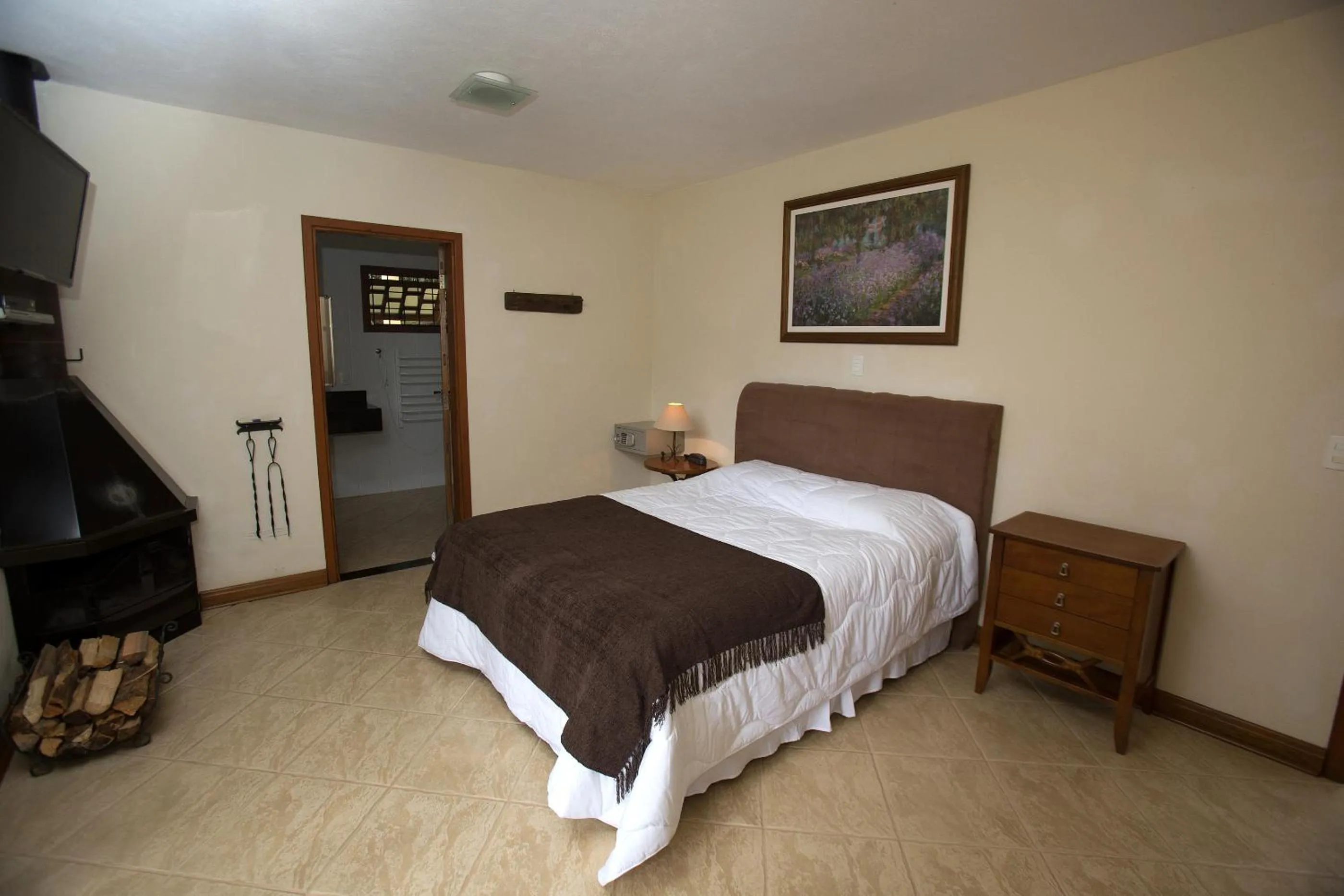 Bedroom, Bed in Pousada Chalé da Floresta