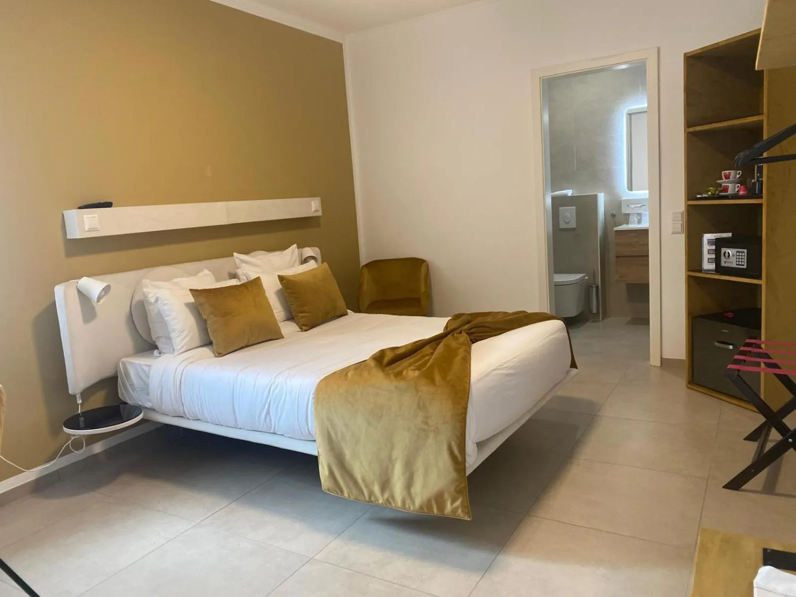 Property building, Bed in Hotel Ehnen La Moselle Luxembourg