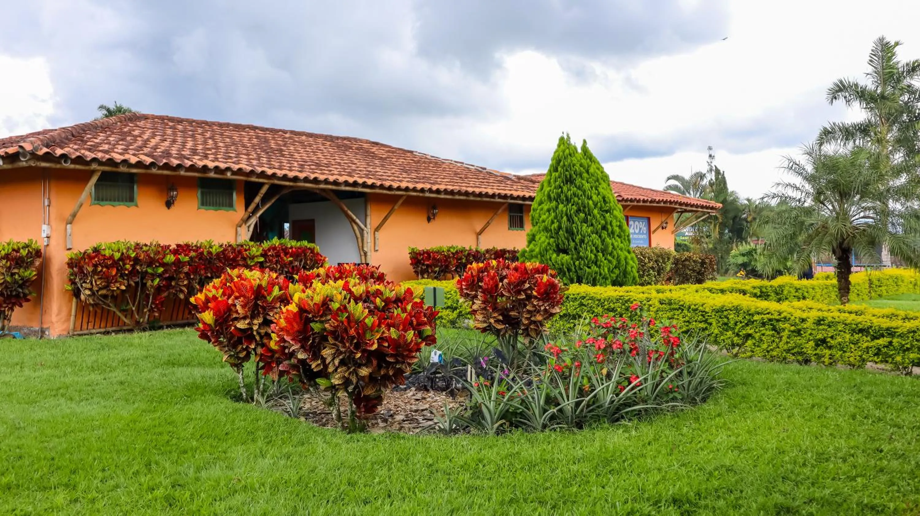 Facade/entrance in Hotel Parque de los Arrieros