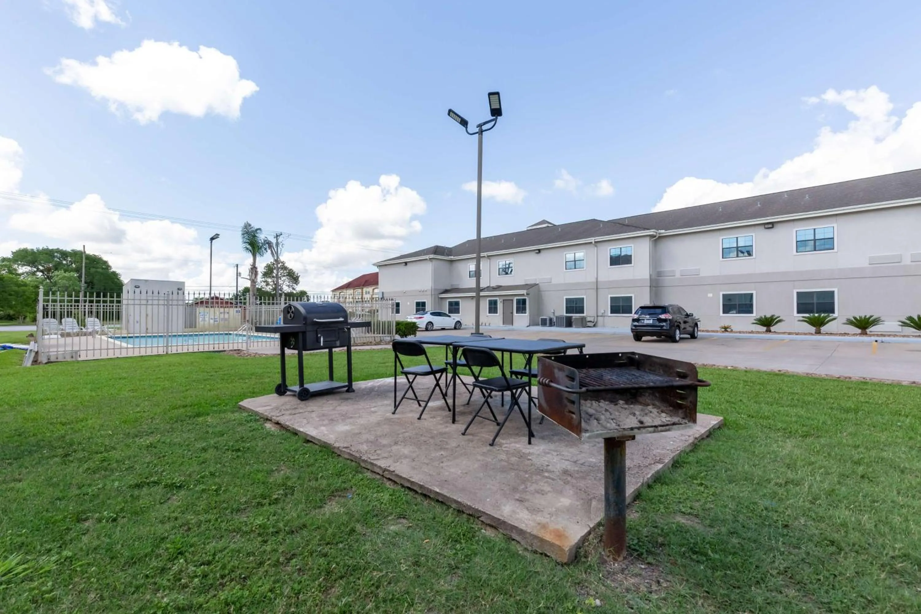 Property building in Studio 6 Bay City TX