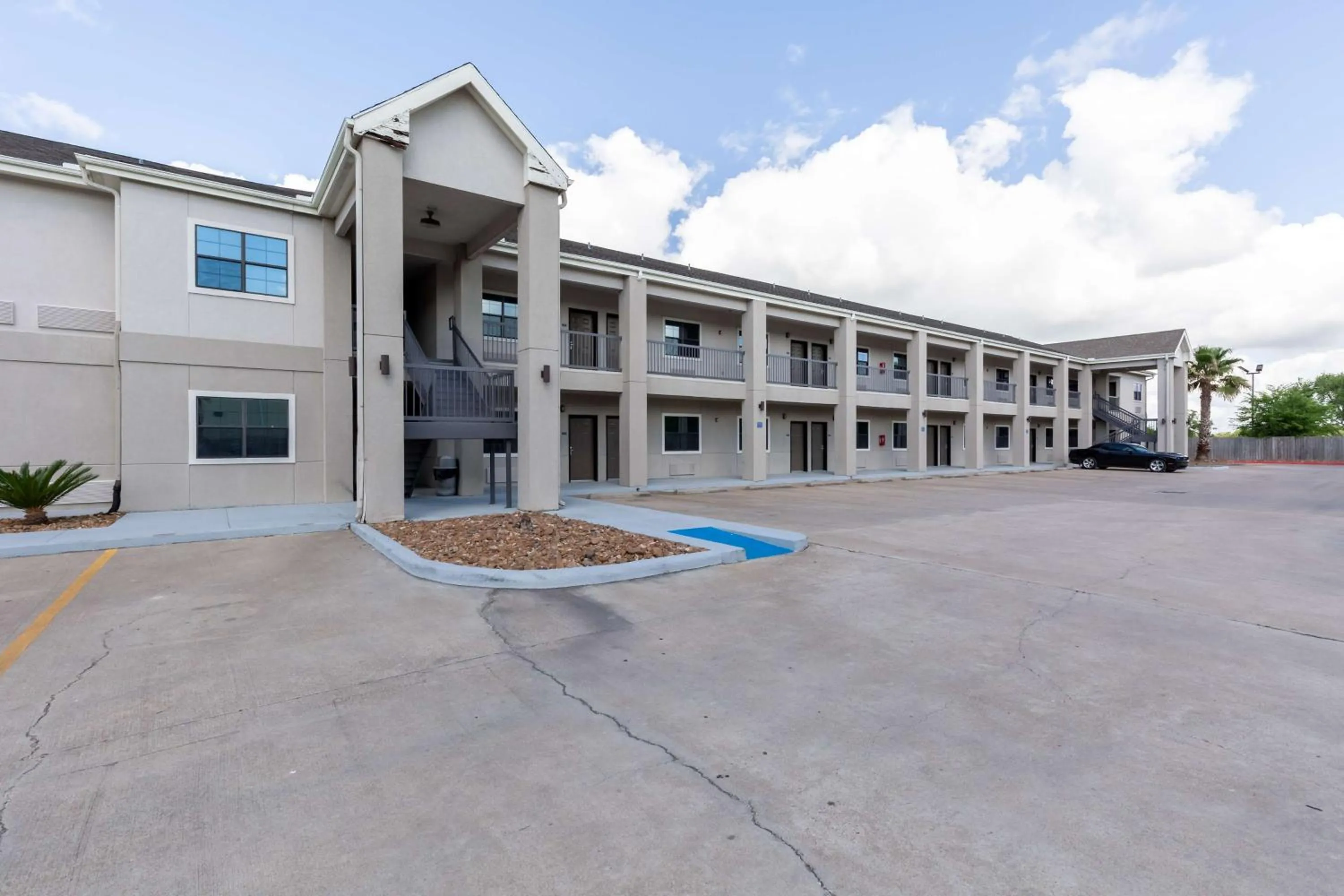 Property building in Studio 6 Bay City TX