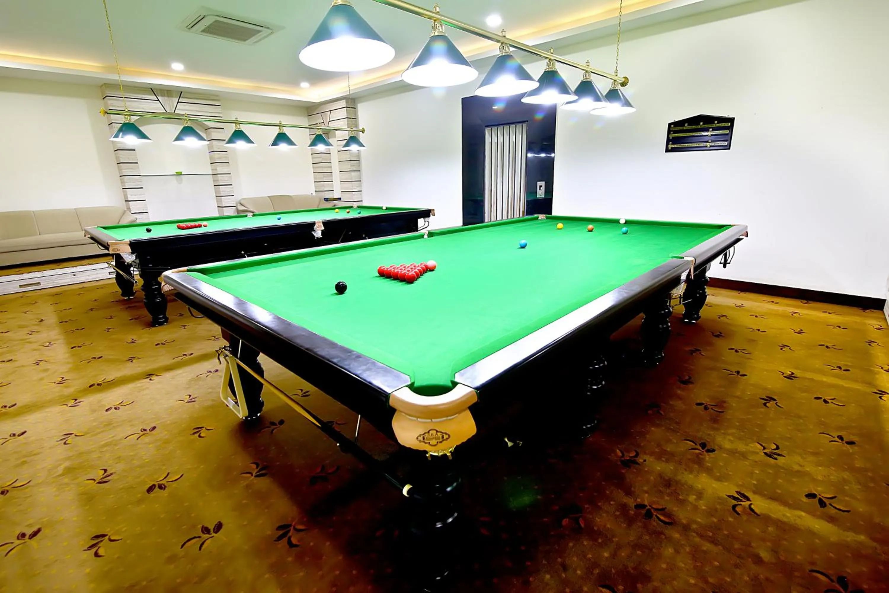 Billiard in Hotel Solaris