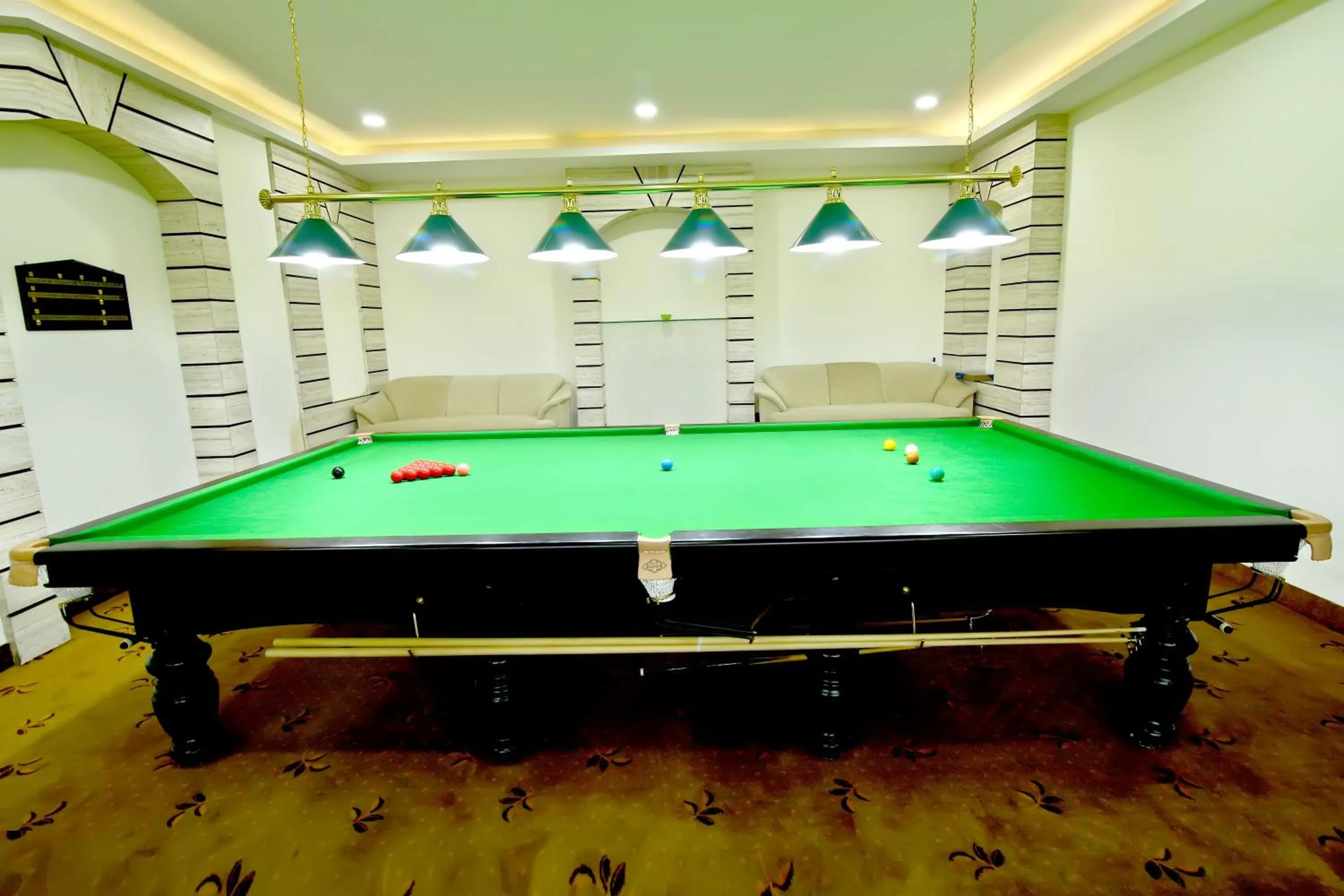 Billiard in Hotel Solaris