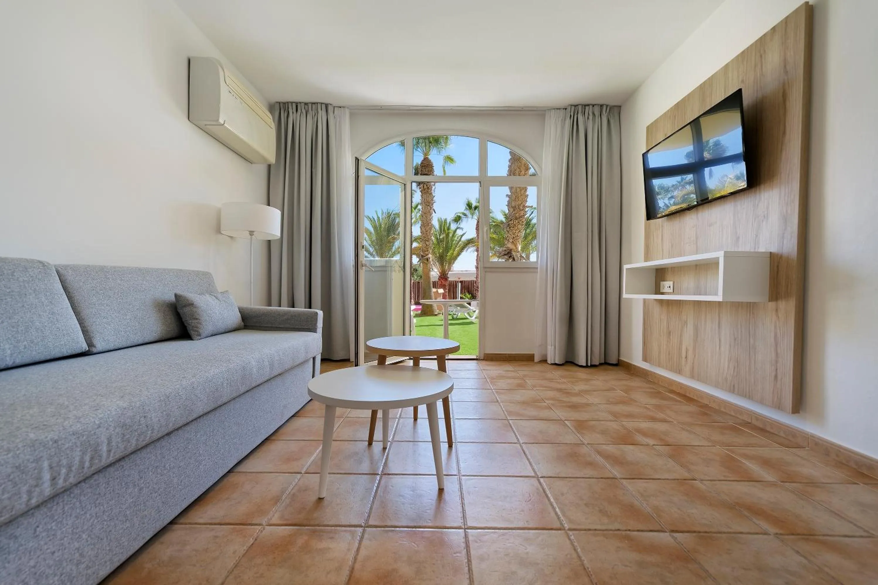 Premium One Bedroom Apartment with Large Balcony or Terrace - single occupancy in Sport Hotel Monte Feliz - powered by Playitas