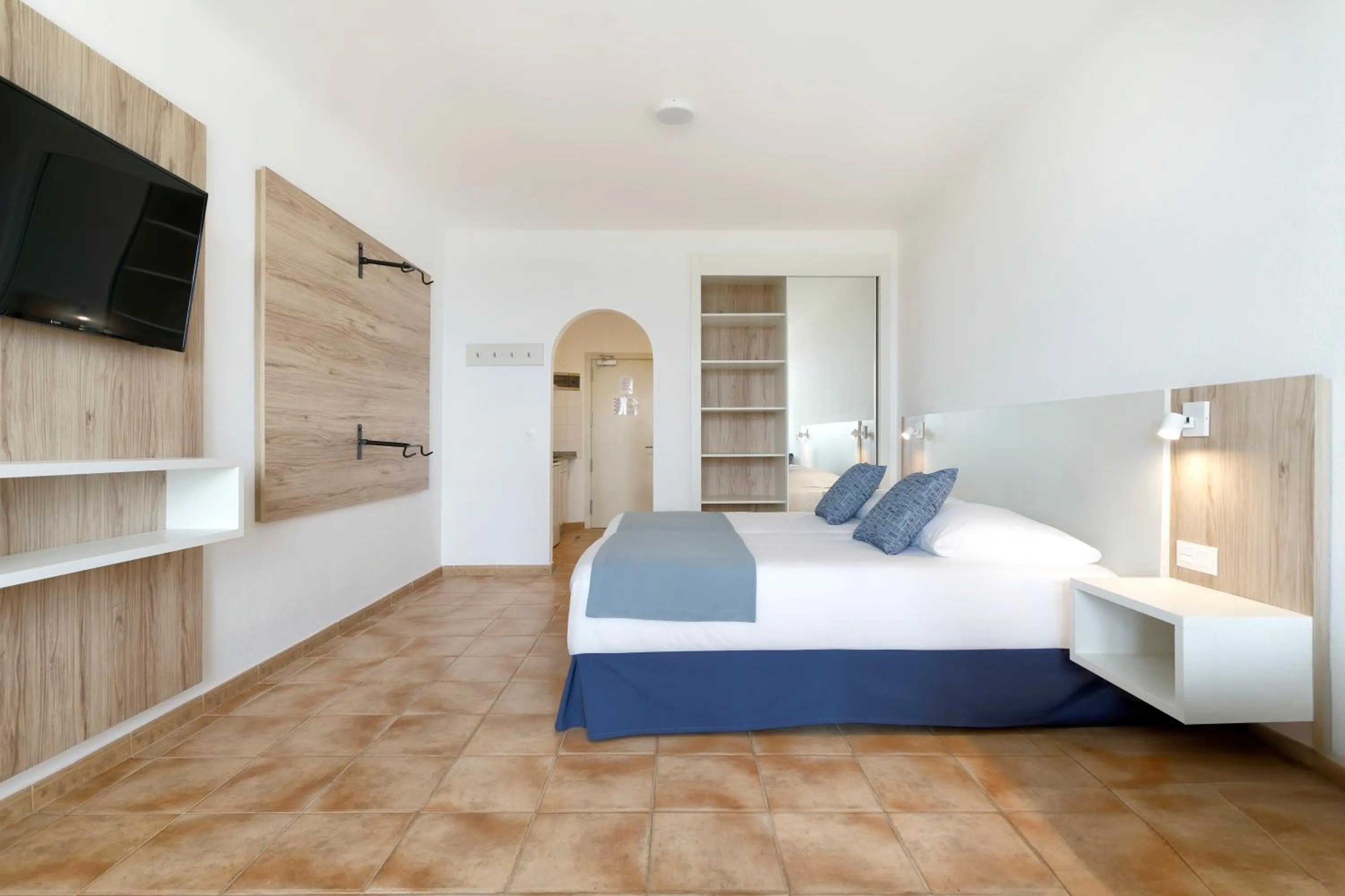 Premium Studio with Terrace and Bike Holders - single occupancy in Sport Hotel Monte Feliz - powered by Playitas