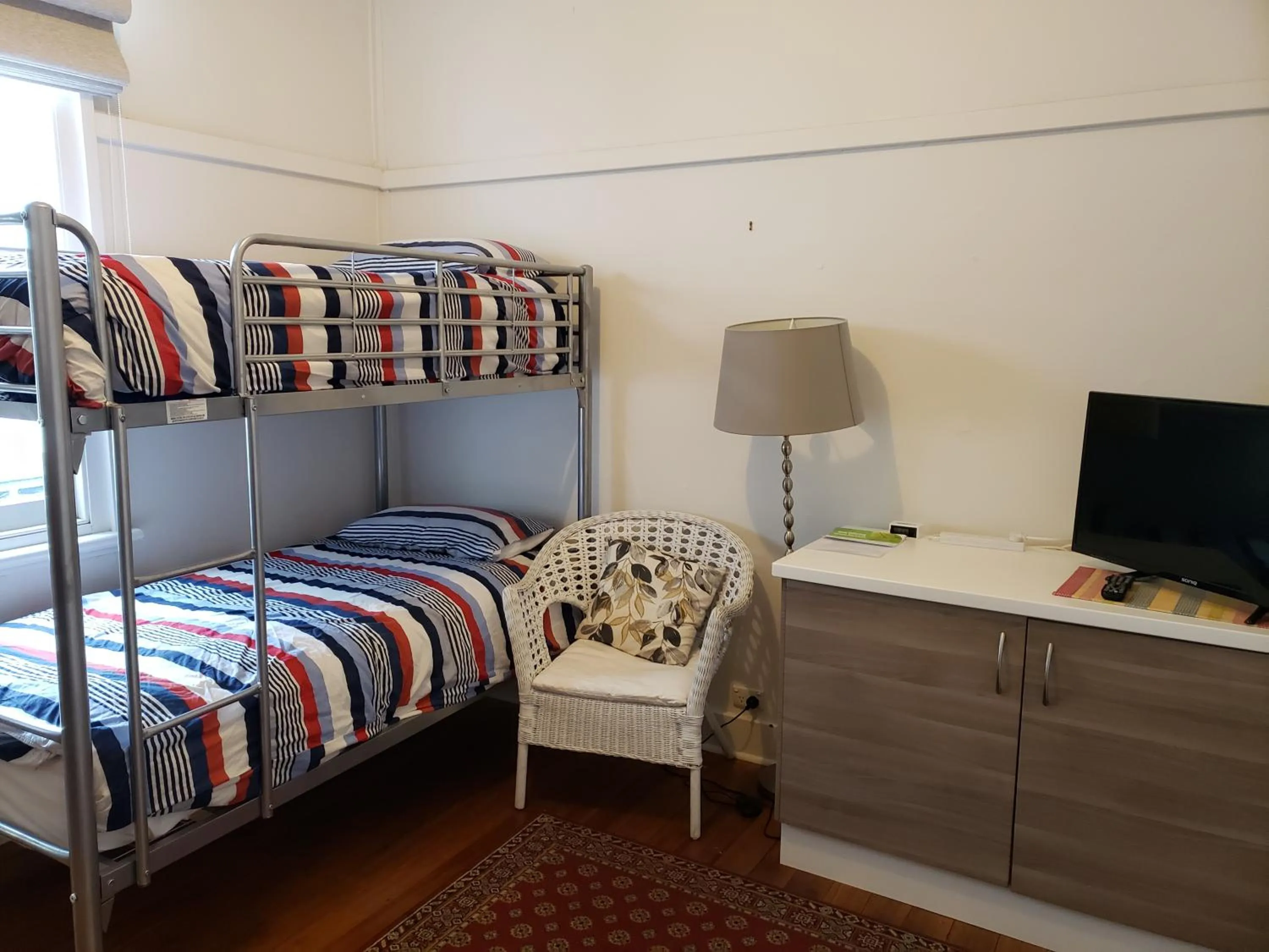 Kitchen or kitchenette, Bed in Marlo Hotel