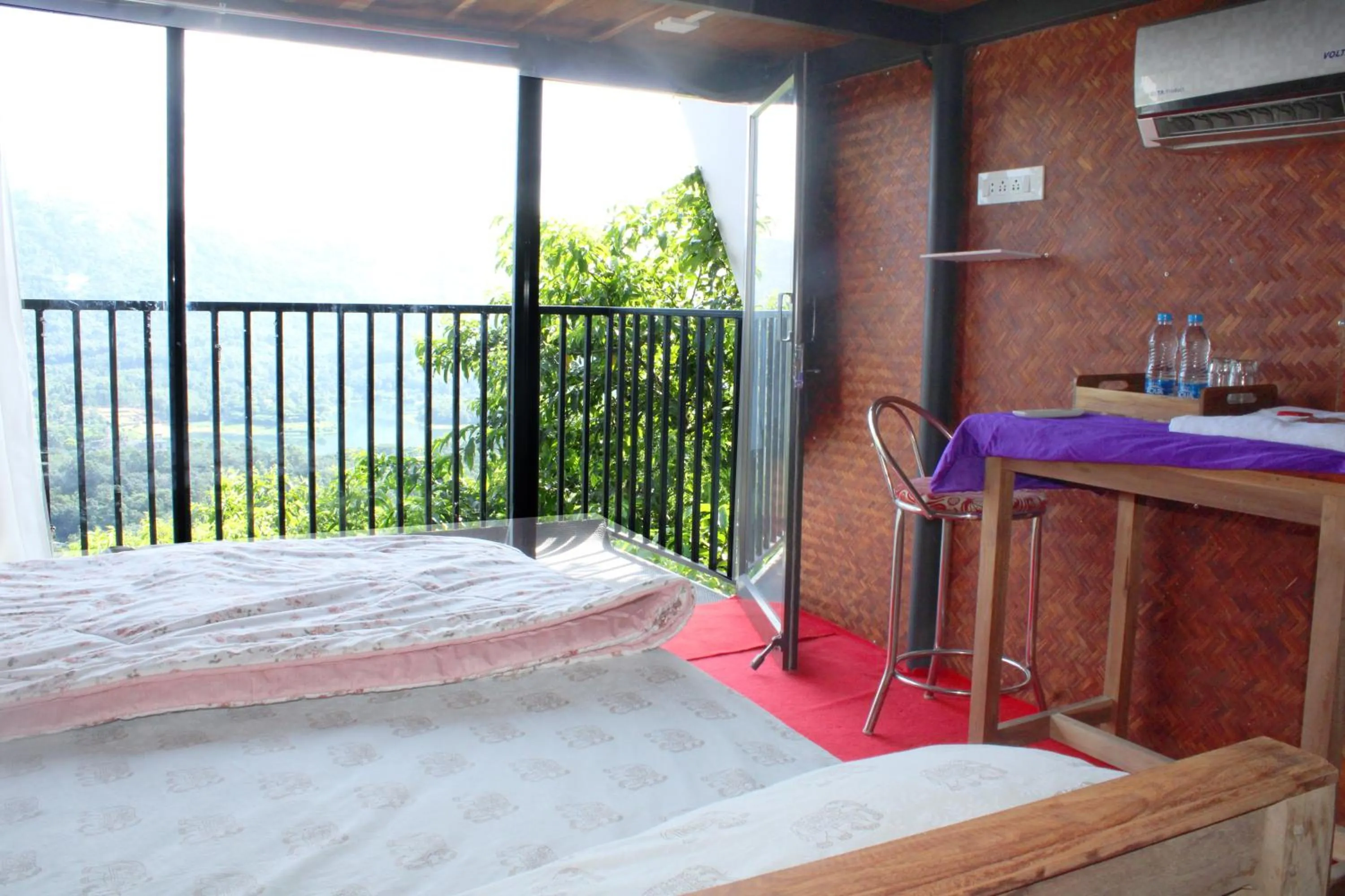 Photo of the whole room in Mist Farm House