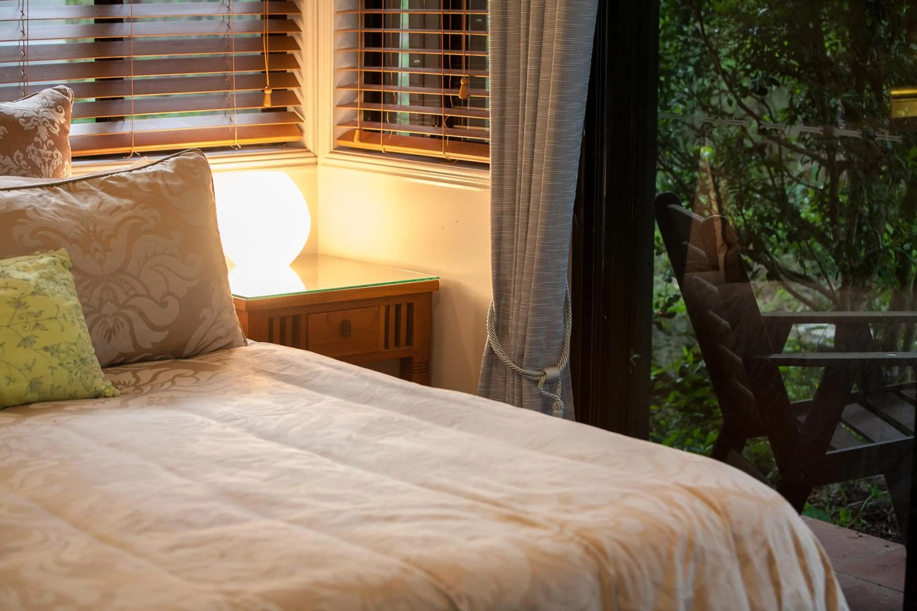 Garden view, Bed in Mt Cotton Retreat