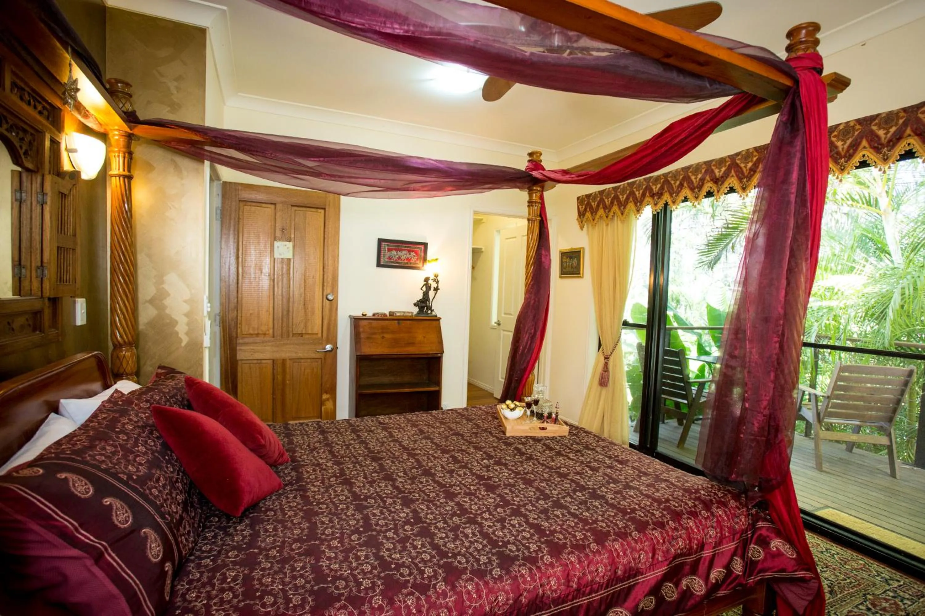 Decorative detail, Bed in Mt Cotton Retreat