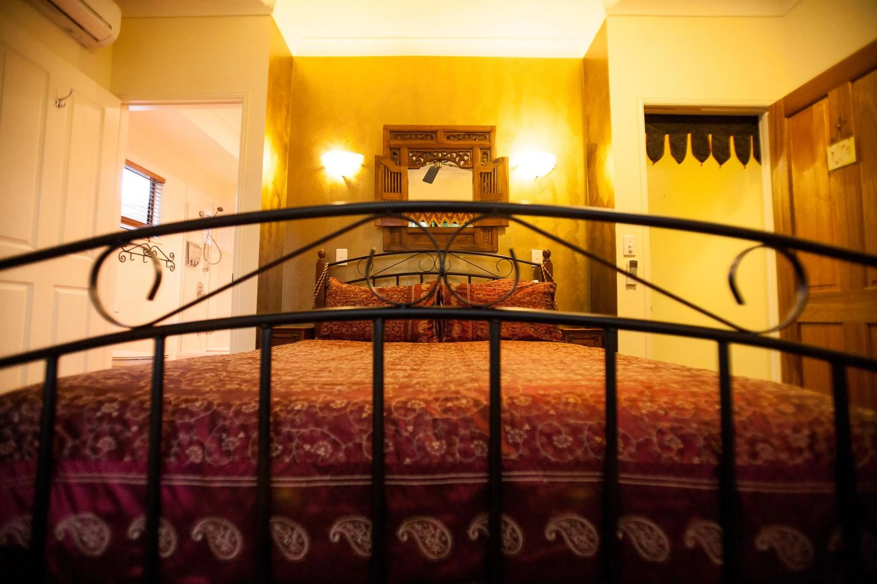 Photo of the whole room, Bed in Mt Cotton Retreat