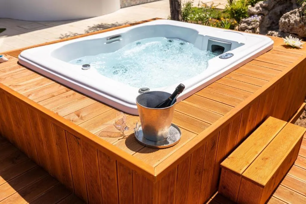 Hot Tub in Le Gemelle Boutique Hotel