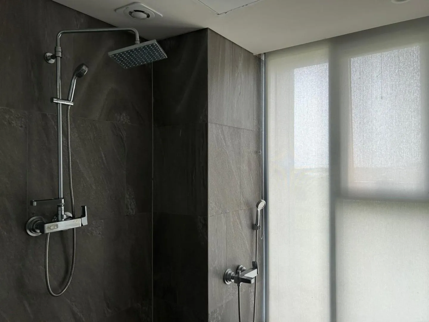 Shower in Sungsan Marina Hotel