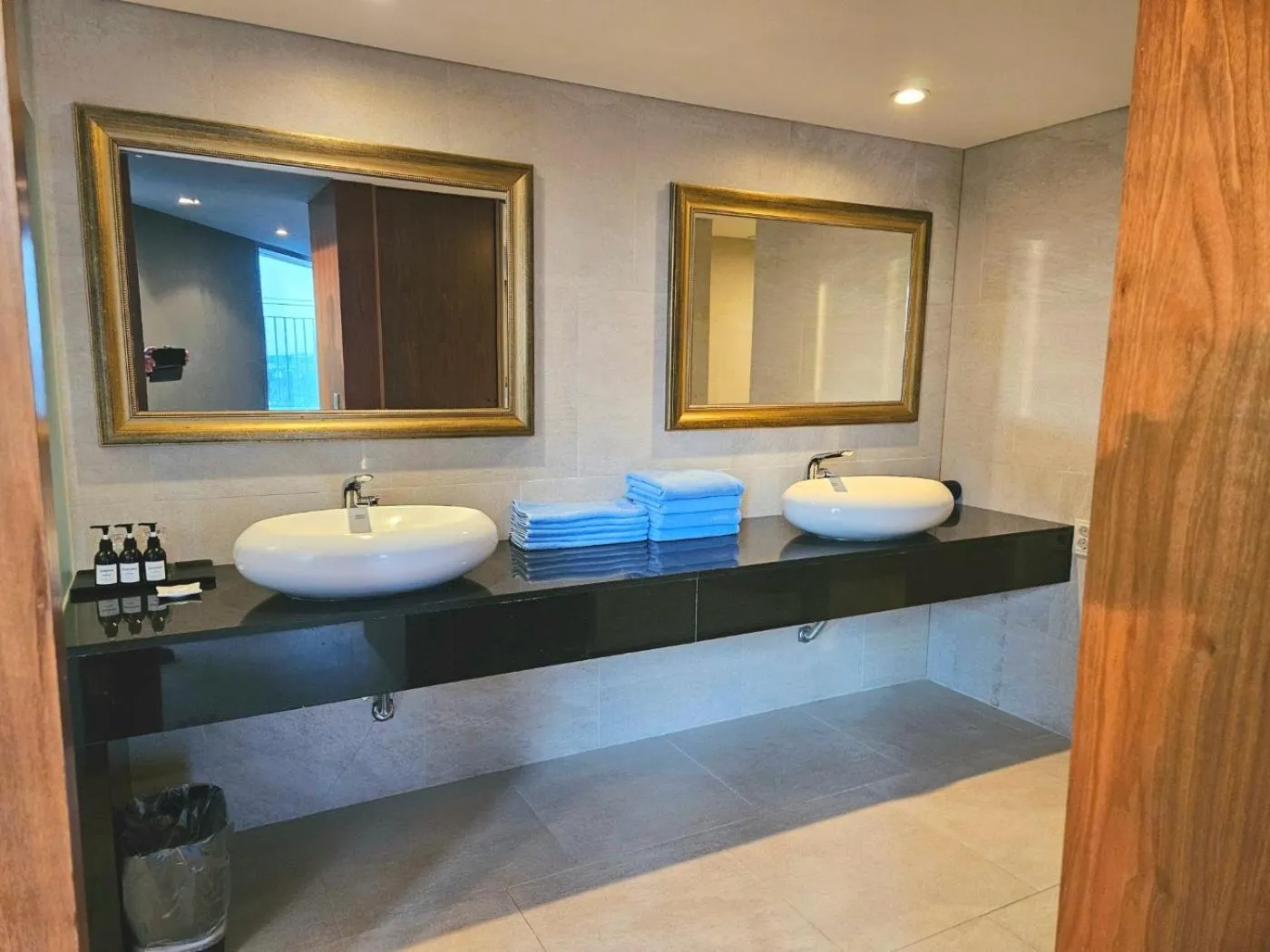 Bathroom in Sungsan Marina Hotel