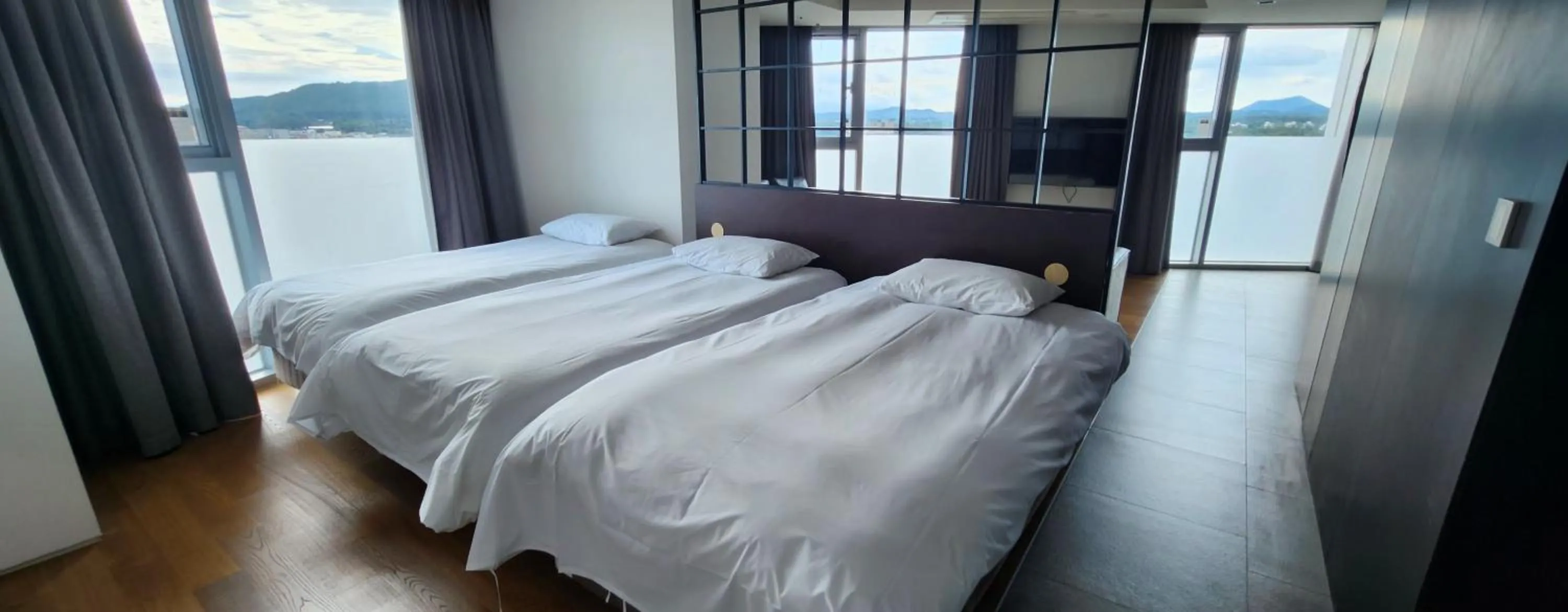Bed in Sungsan Marina Hotel