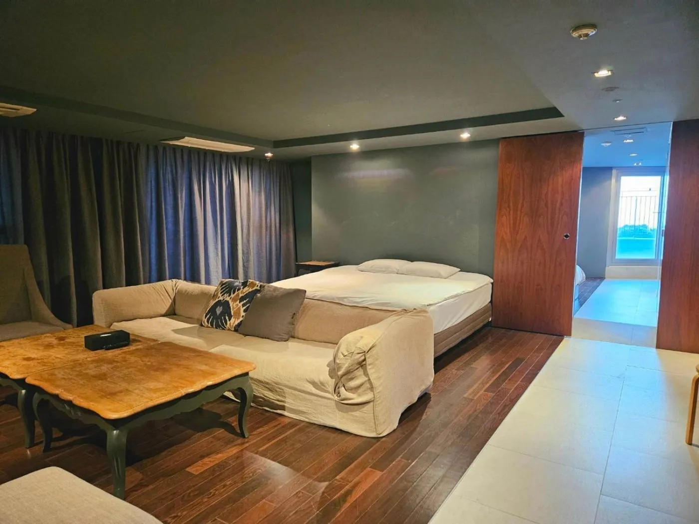 Bed in Sungsan Marina Hotel