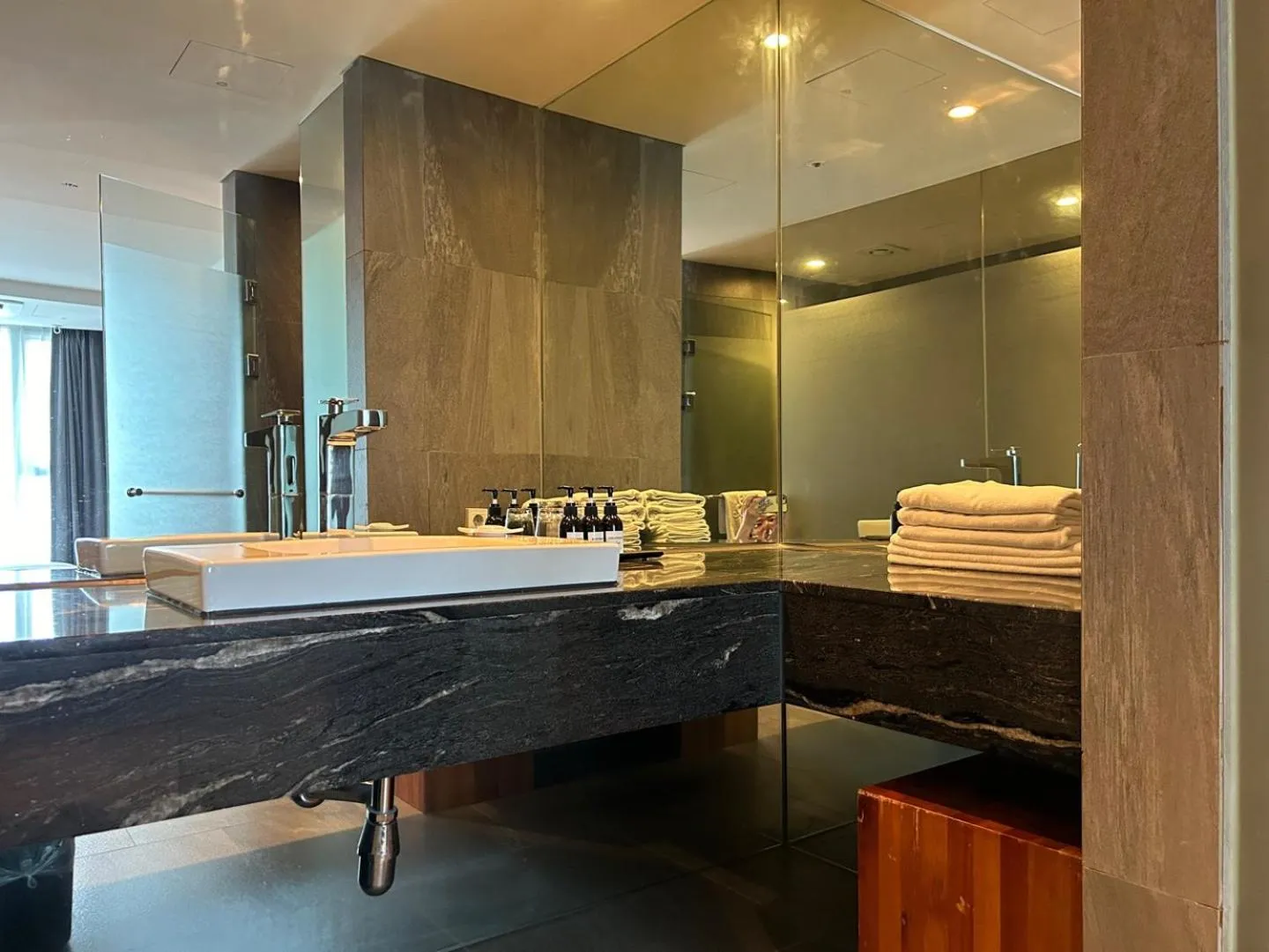 Bathroom in Sungsan Marina Hotel