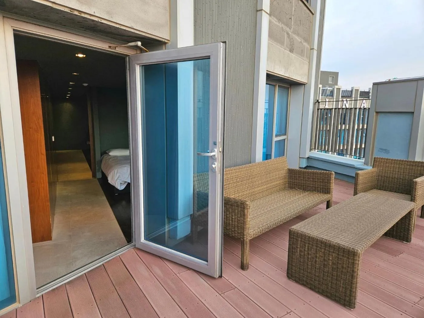 Balcony/Terrace in Sungsan Marina Hotel