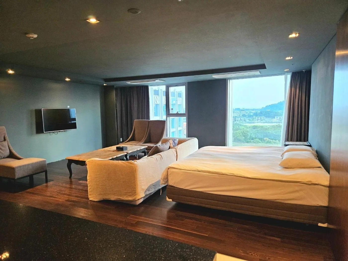 Bed in Sungsan Marina Hotel